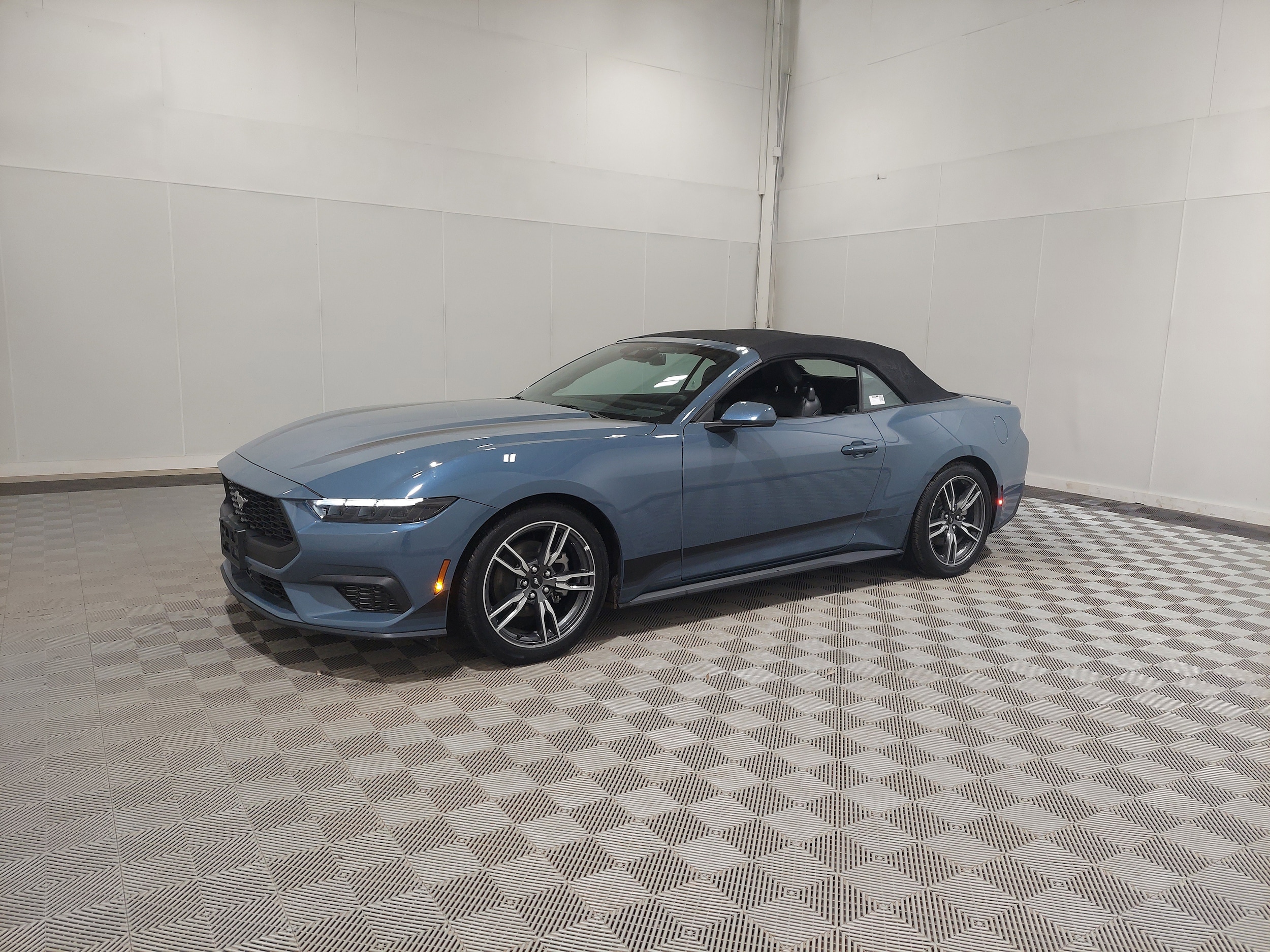 2025 Ford Mustang's photo