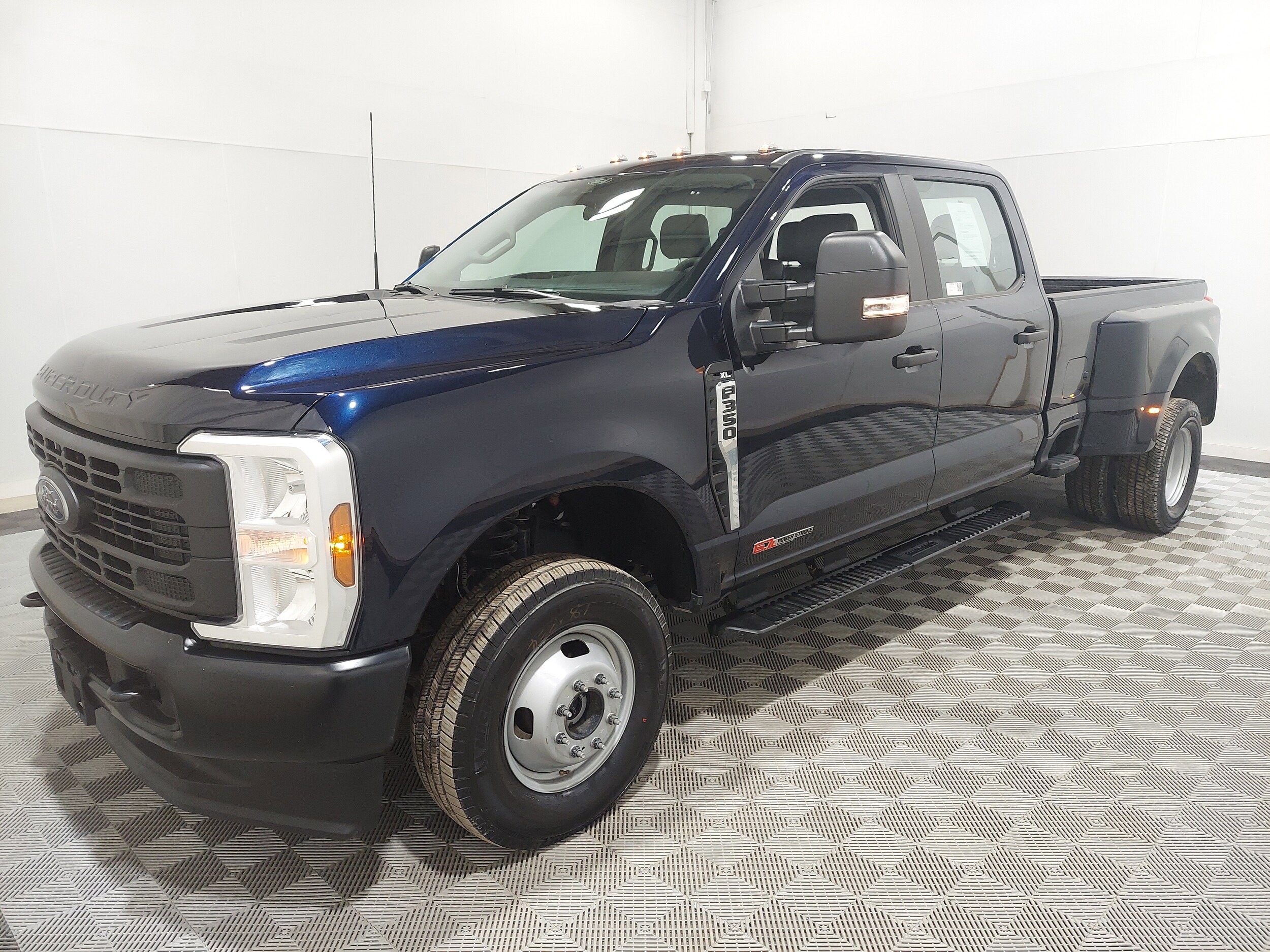 2025 Ford F-350 XL 4x4 Crew Cab 176 in DRW's photo