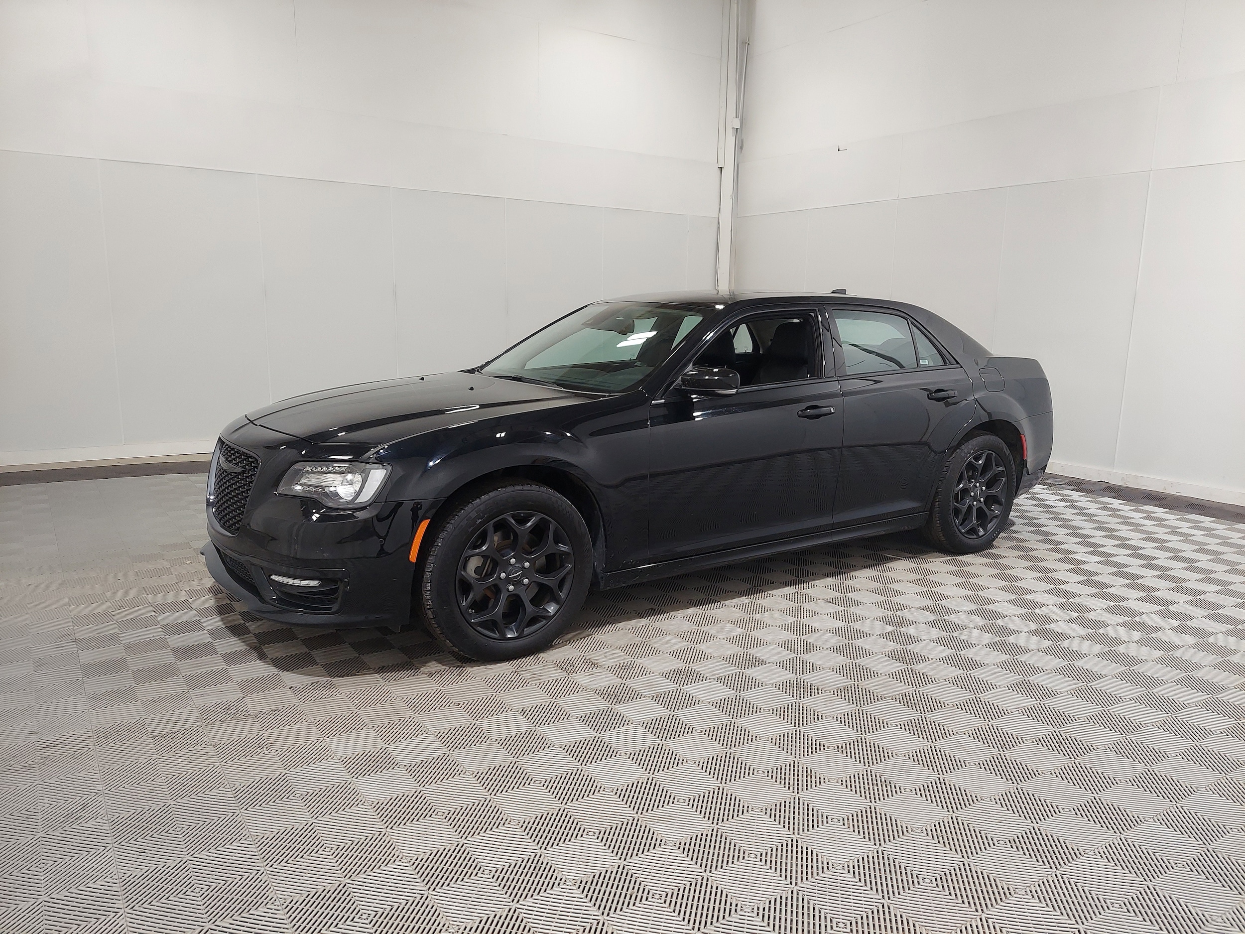 2023 Chrysler 300 Touring L's photo