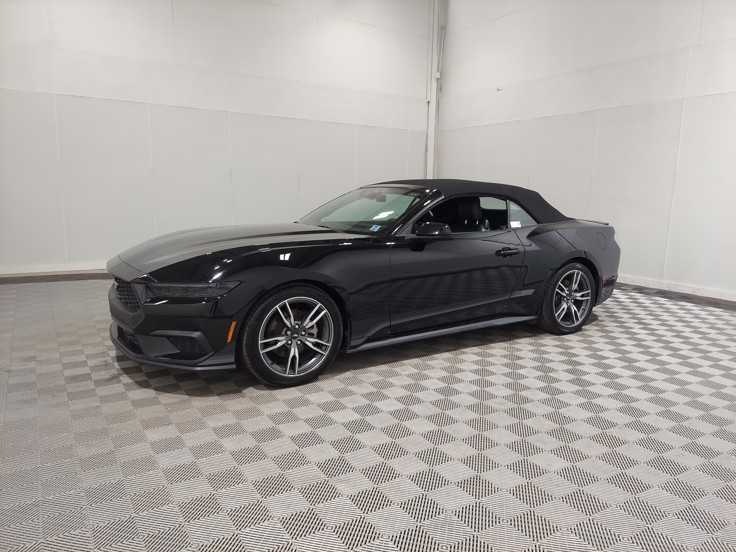 2025 Ford Mustang's photo