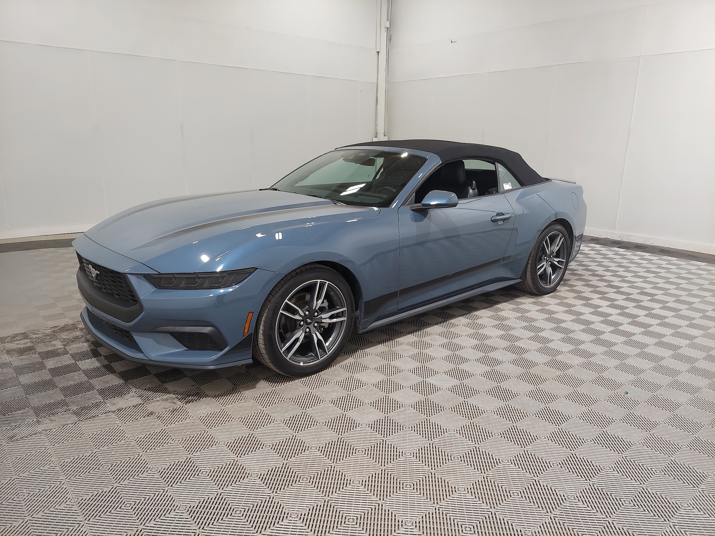 2025 Ford Mustang's photo