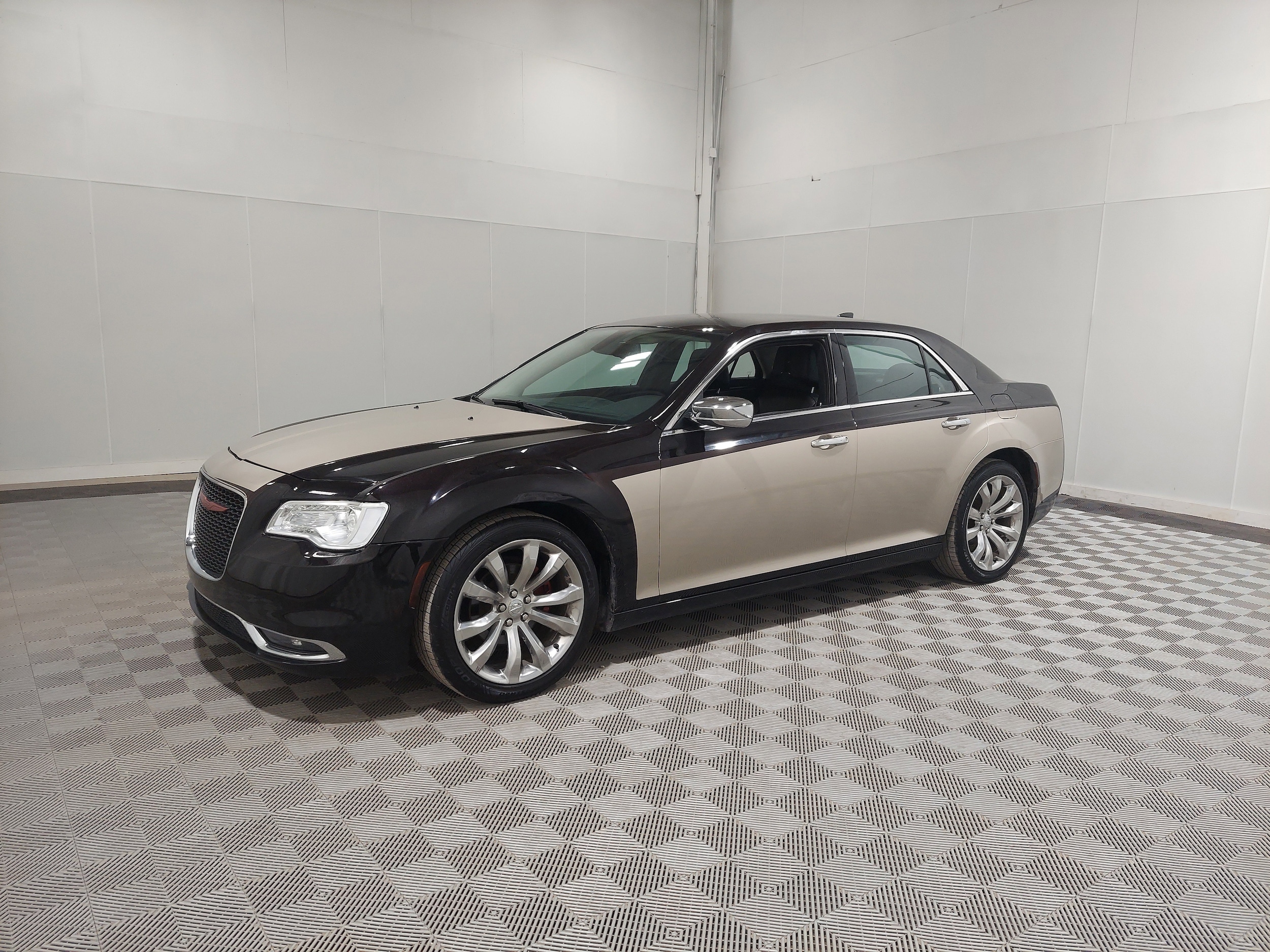 2018 Chrysler 300 Limited's photo