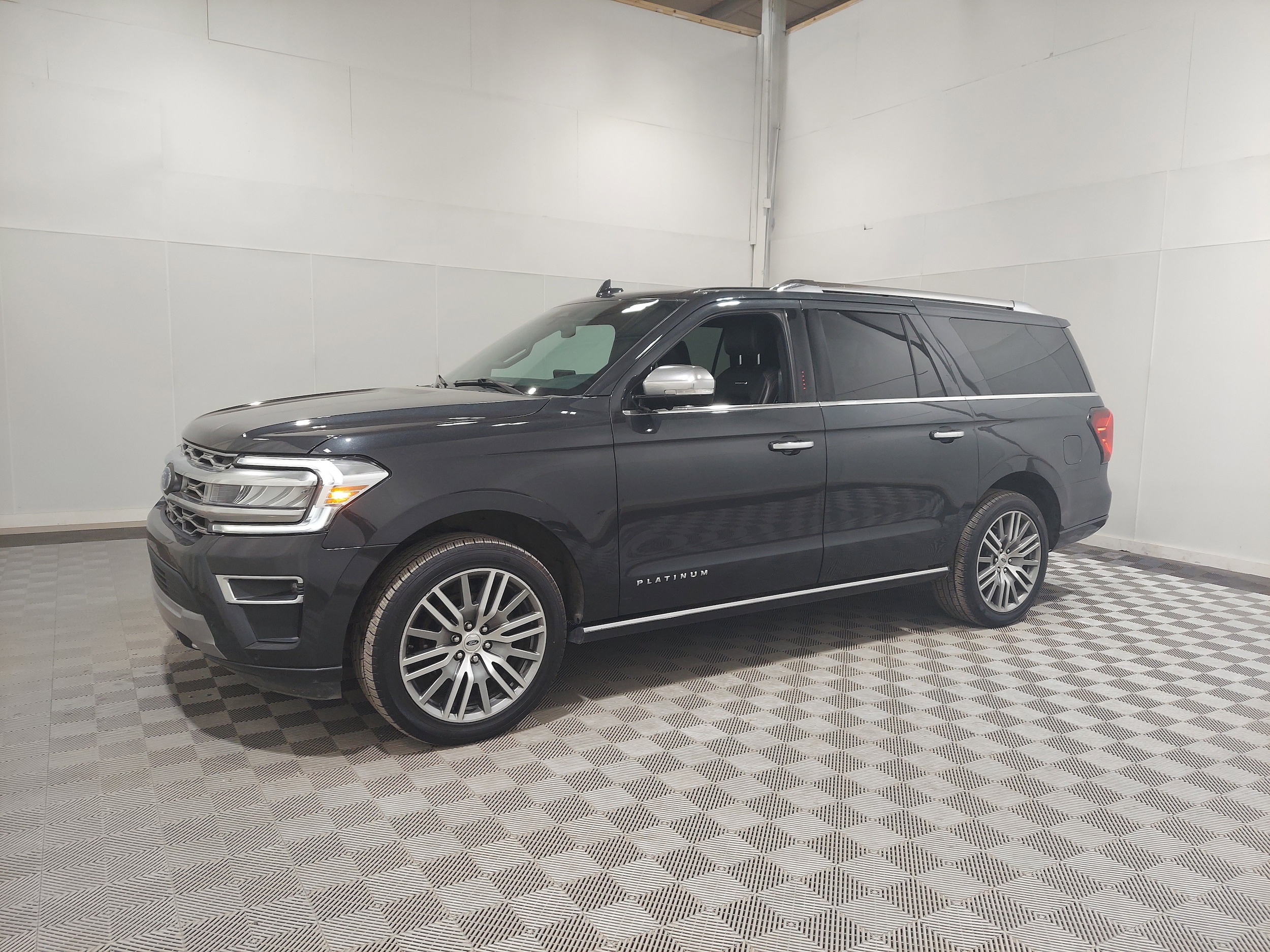 2022 Ford Expedition MAX Platinum's photo