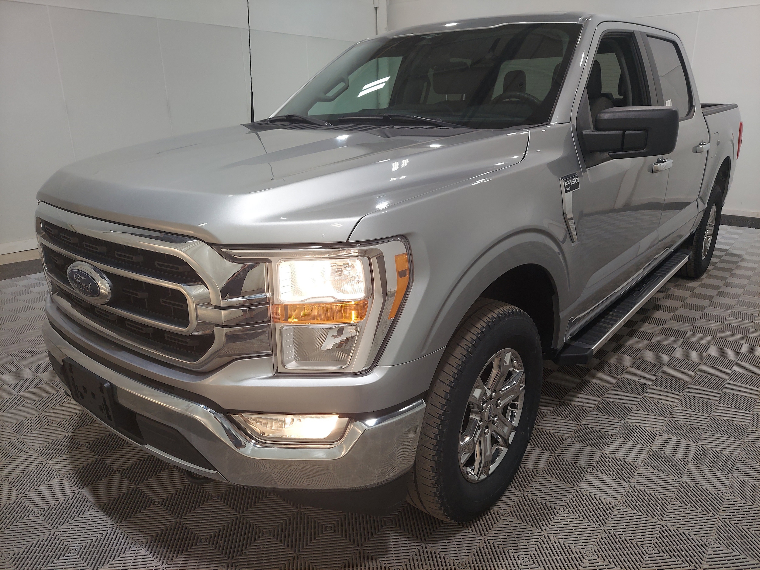 2023 Ford F-150 XLT 4x4 SuperCrew 145 in's photo