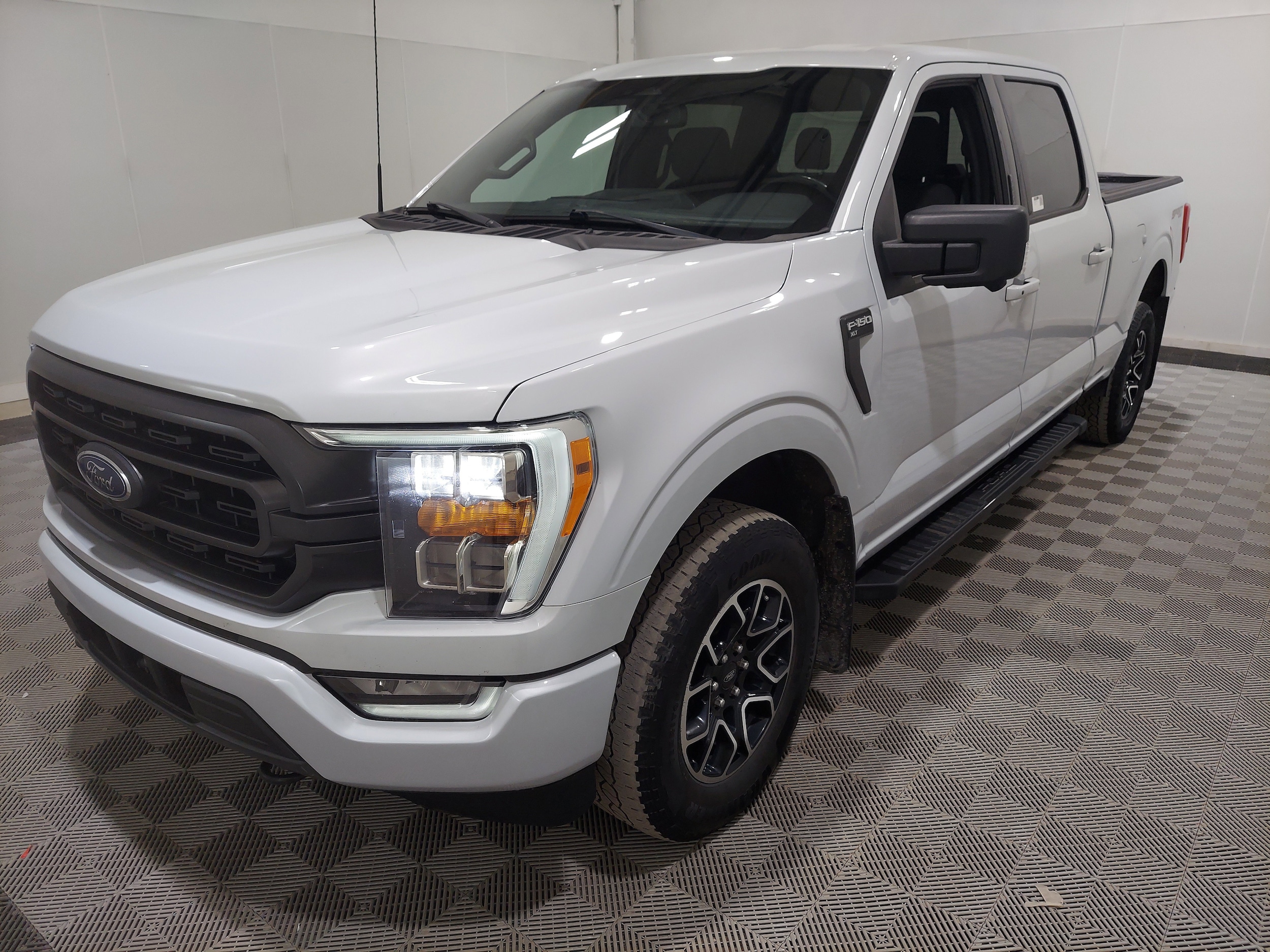 2022 Ford F-150 XLT 4x4 SuperCrew 157 in's photo