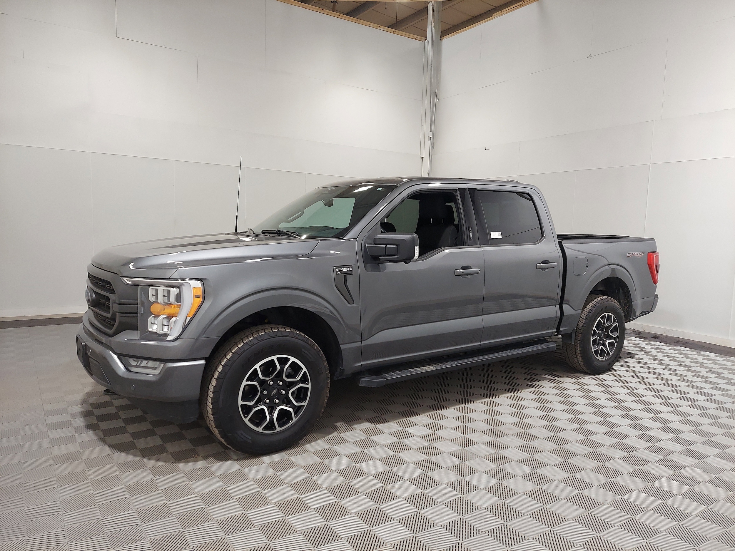 2023 Ford F-150 XLT's photo