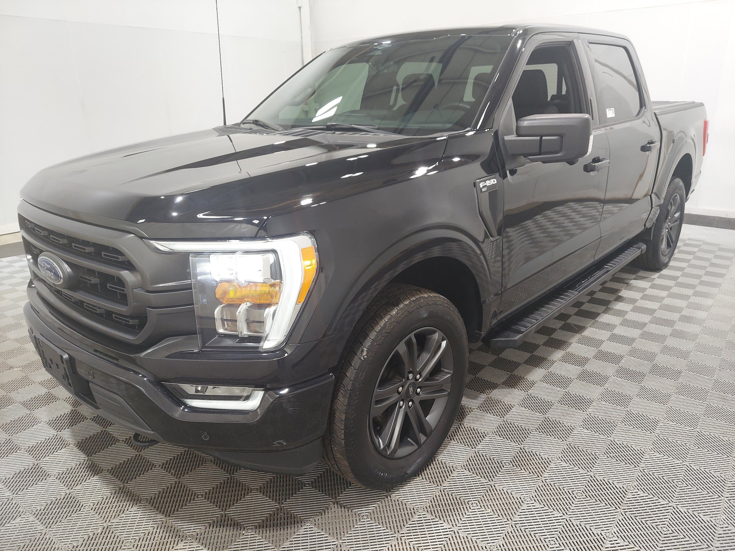 2023 Ford F-150 XLT 4x4 SuperCrew 145 in's photo