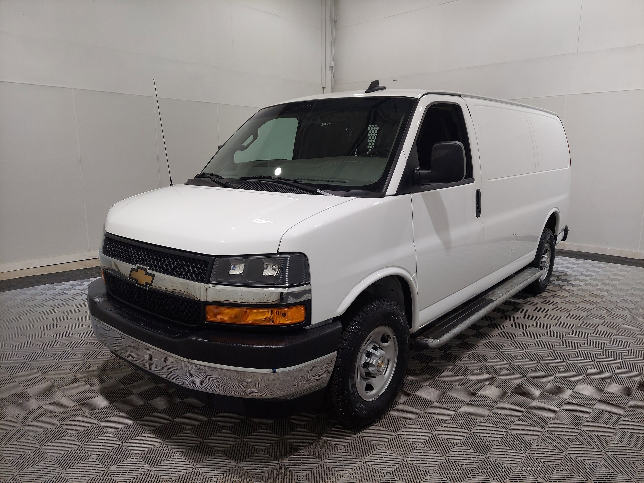 2024 Chevrolet Express 2500 1WT SWB's photo