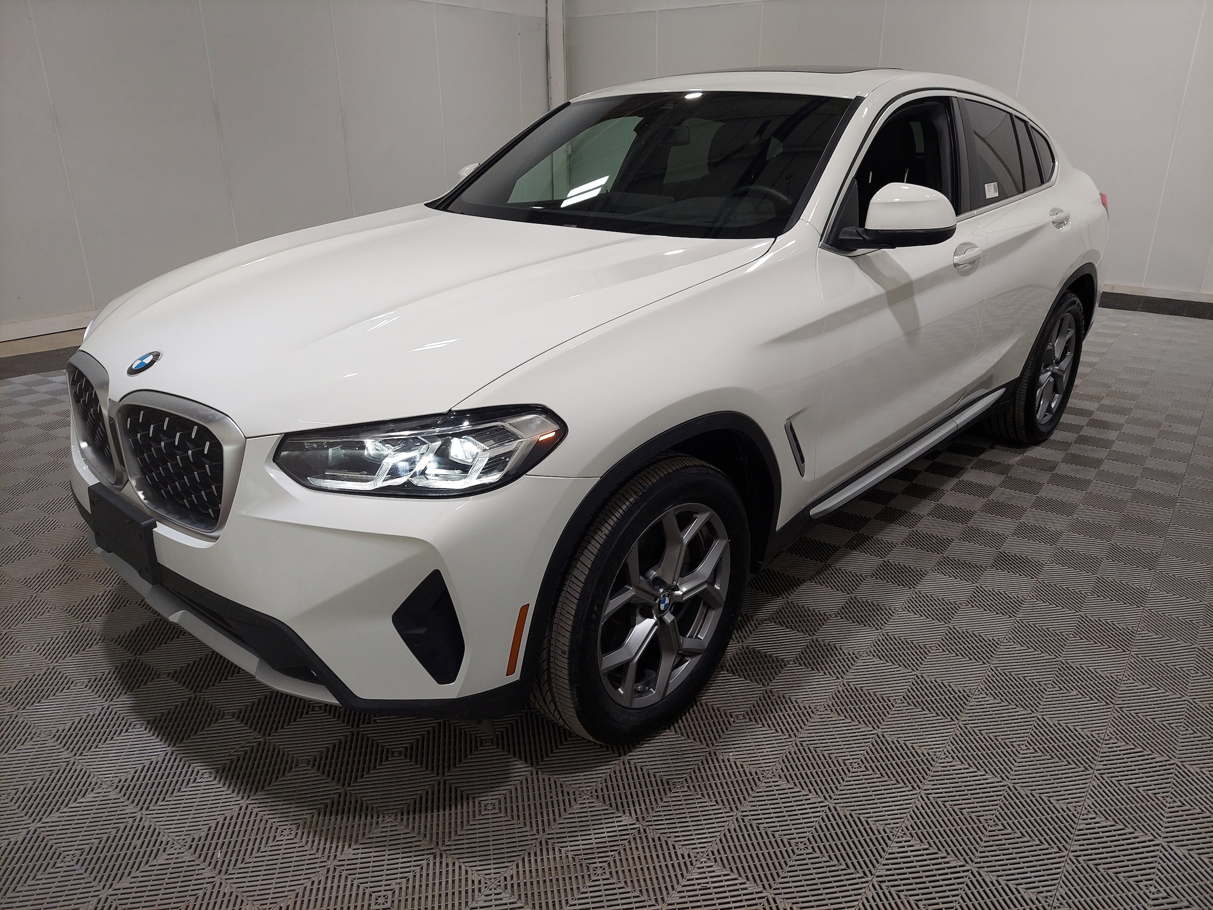 2025 BMW X4 xDrive30i's photo