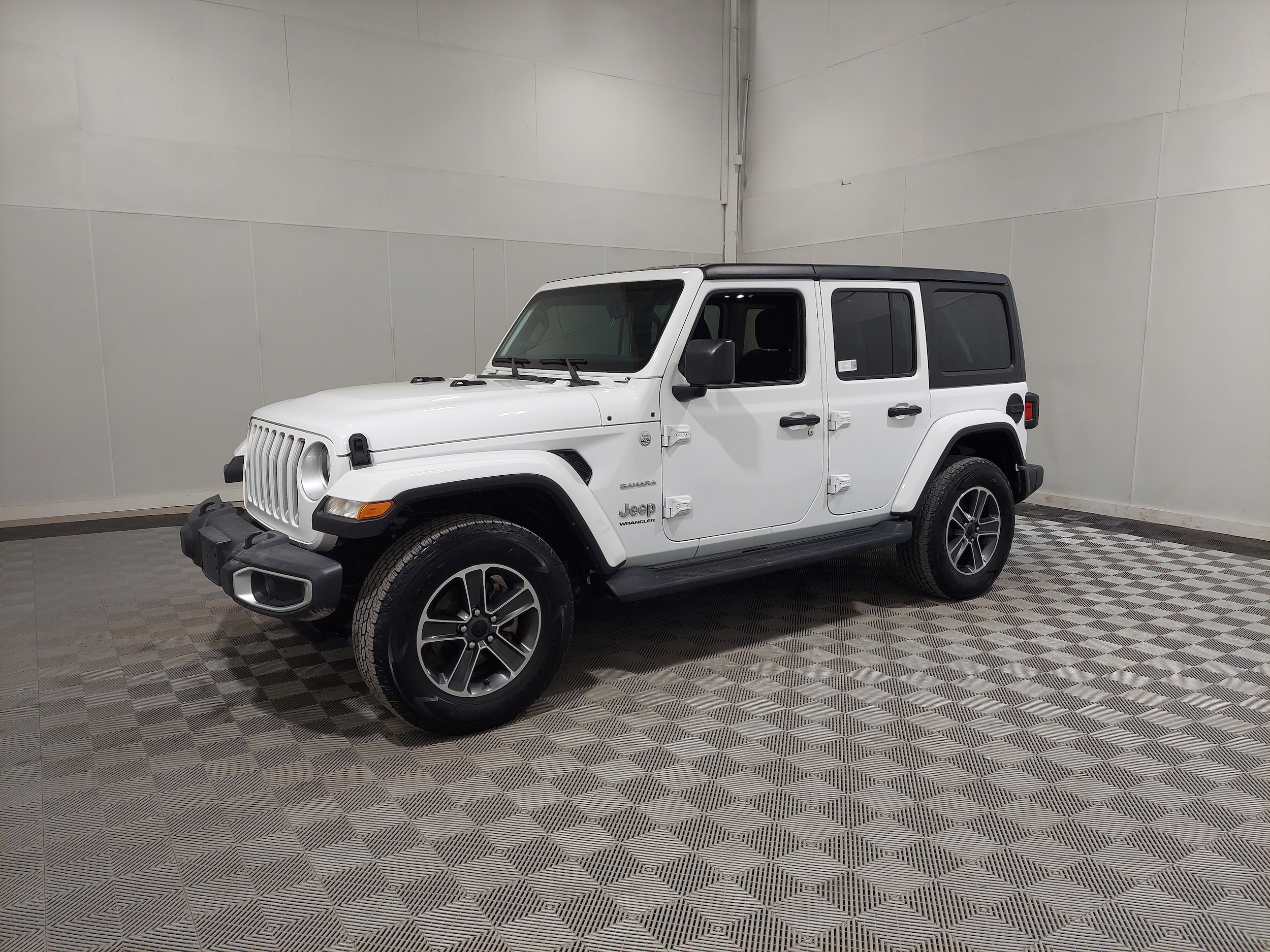 2023 Jeep Wrangler 4-Door Sahara's photo
