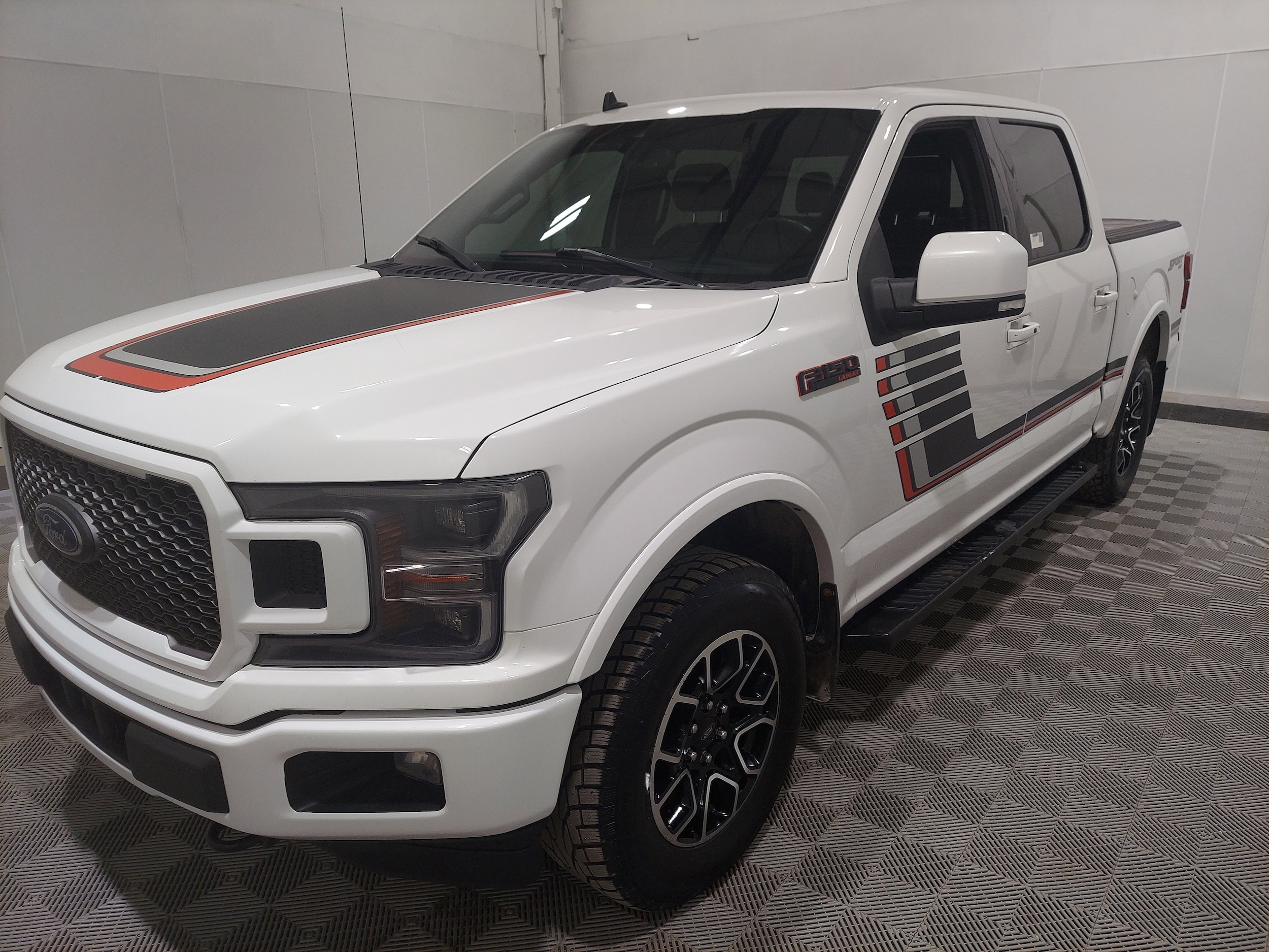 2019 Ford F-150 Lariat 4x4 SuperCrew 145 in's photo