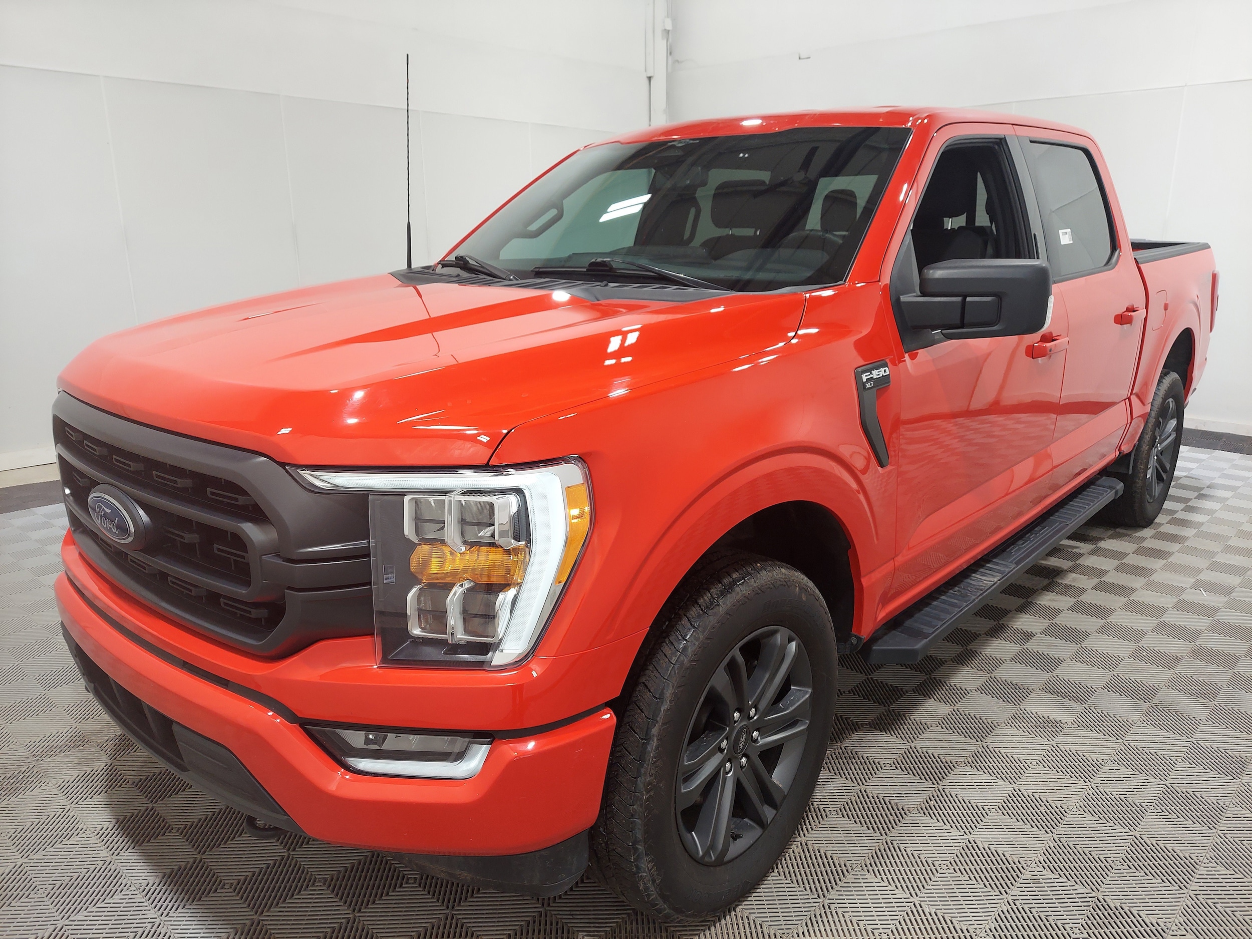 2023 Ford F-150 XLT 4x4 SuperCrew 145 in's photo