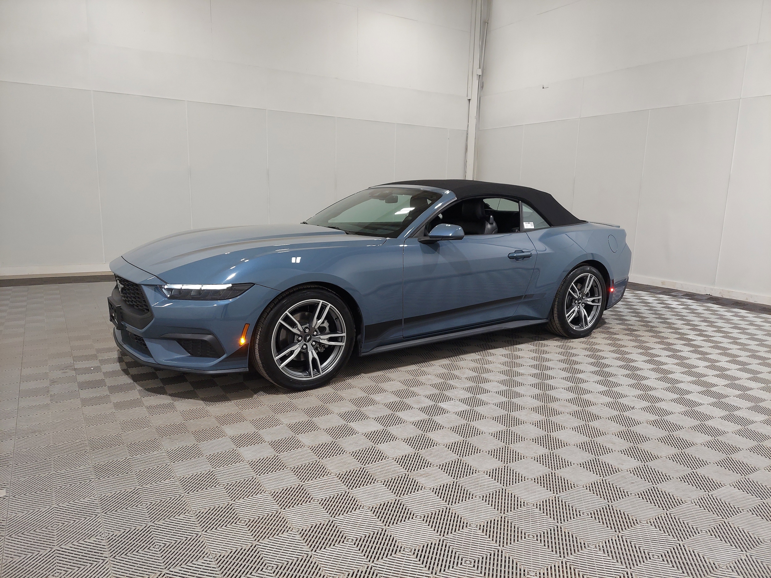 2025 Ford Mustang's photo