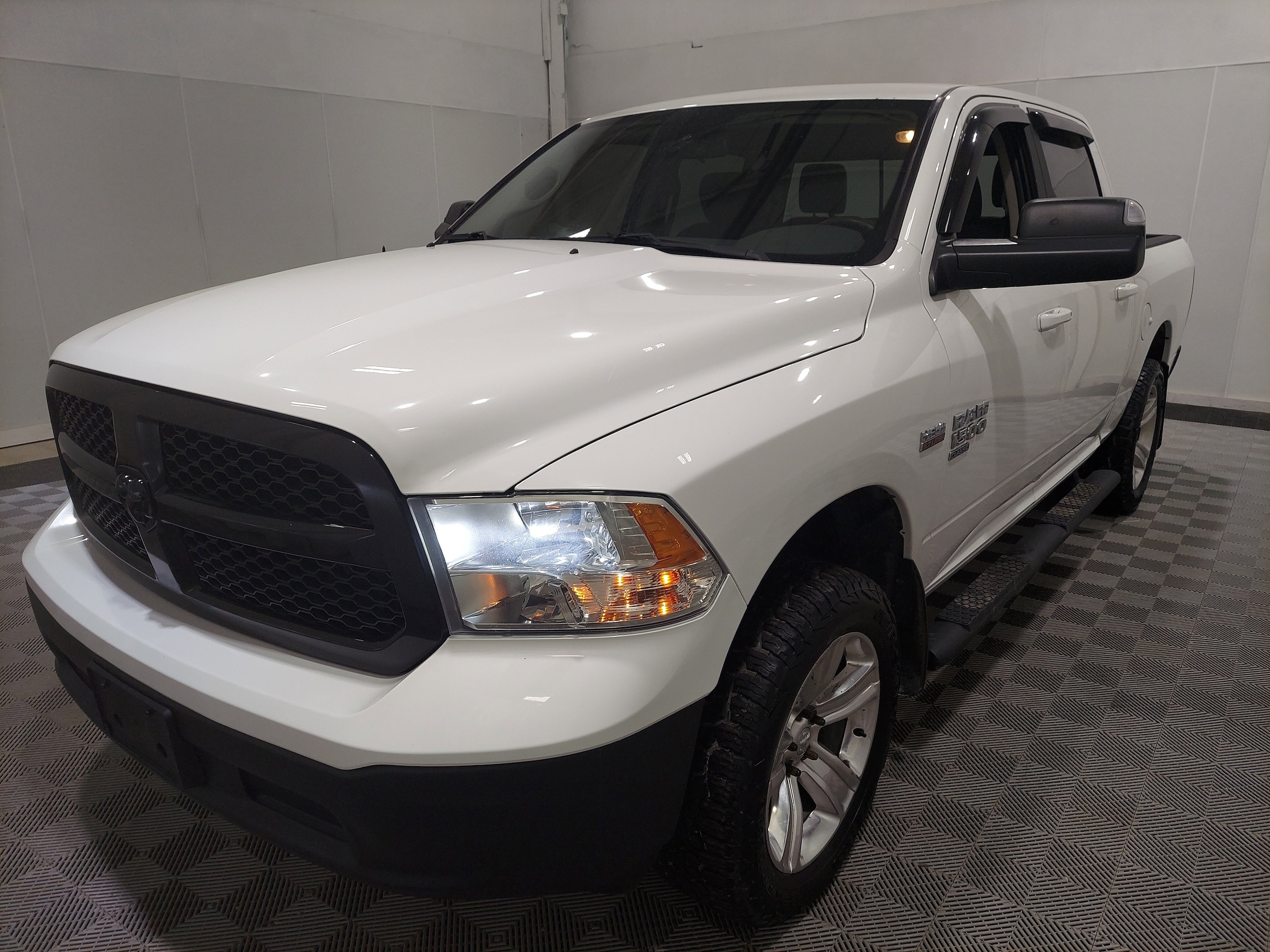 2019 RAM 1500 Classic SLT Crew Cab 4x4 5'7" Box's photo