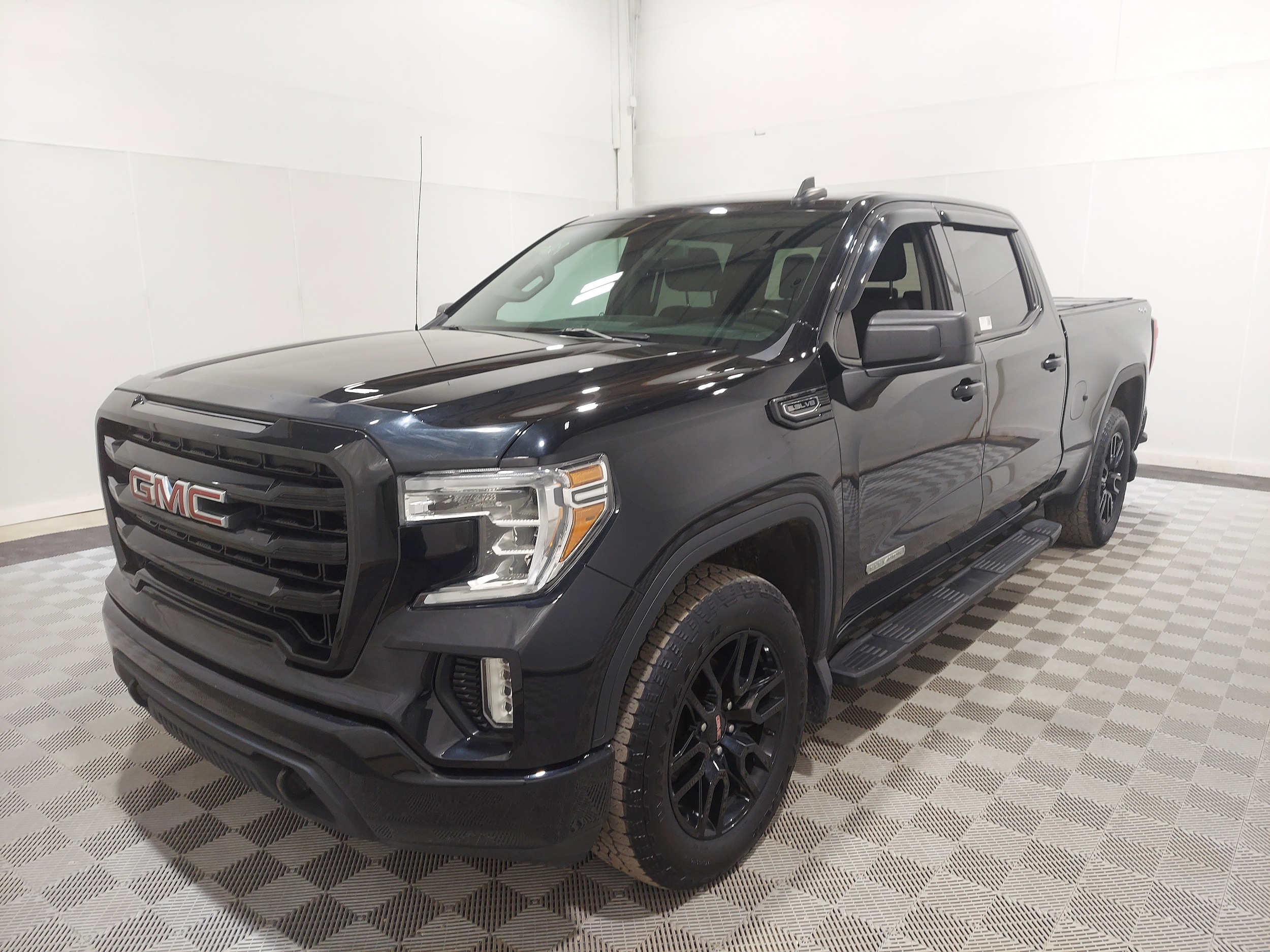 2021 GMC Sierra Elevation 4WD Crew Cab Short Box's photo