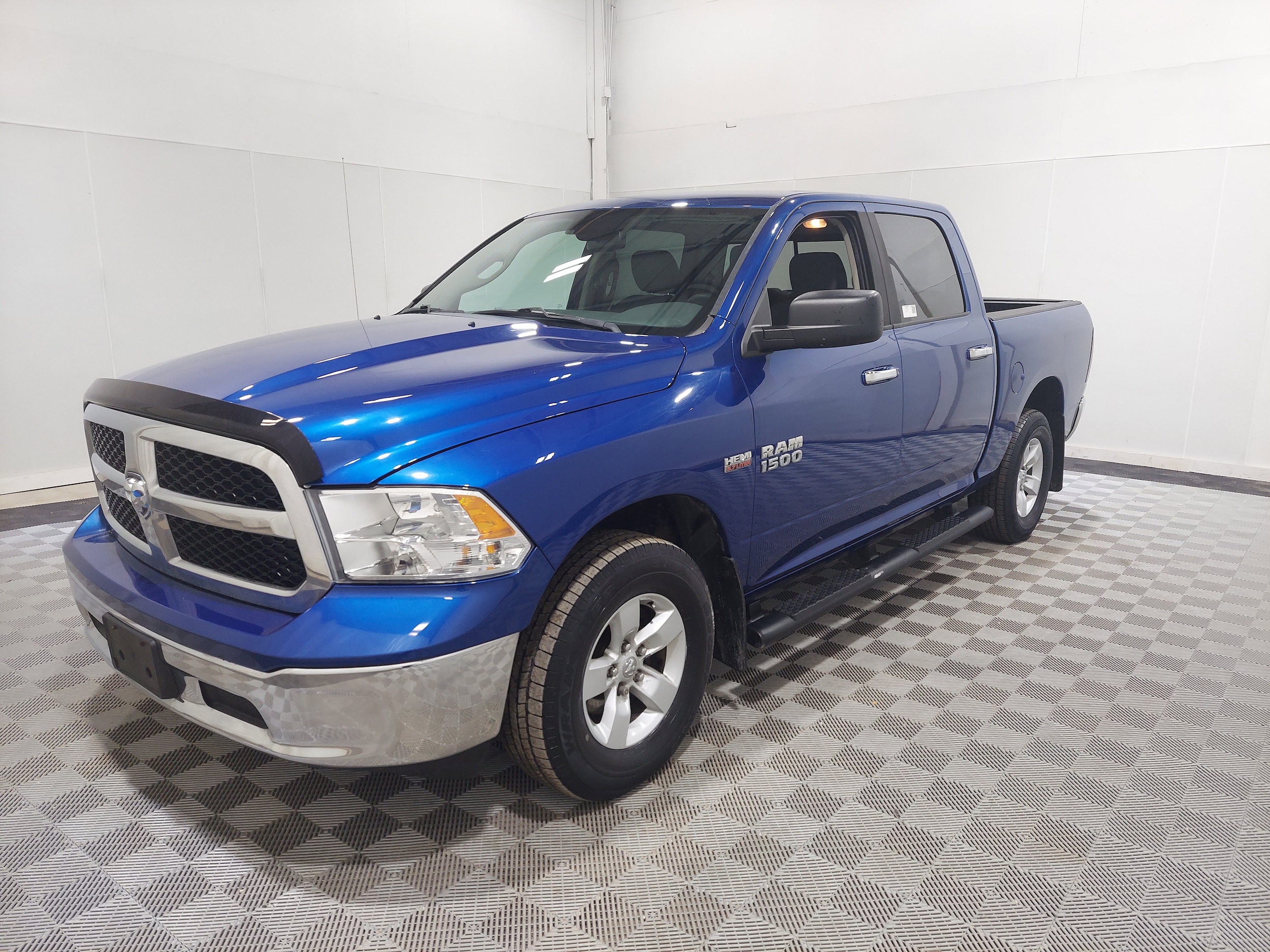 2016 RAM 1500 SLT 4x4 Crew Cab 5'7's photo