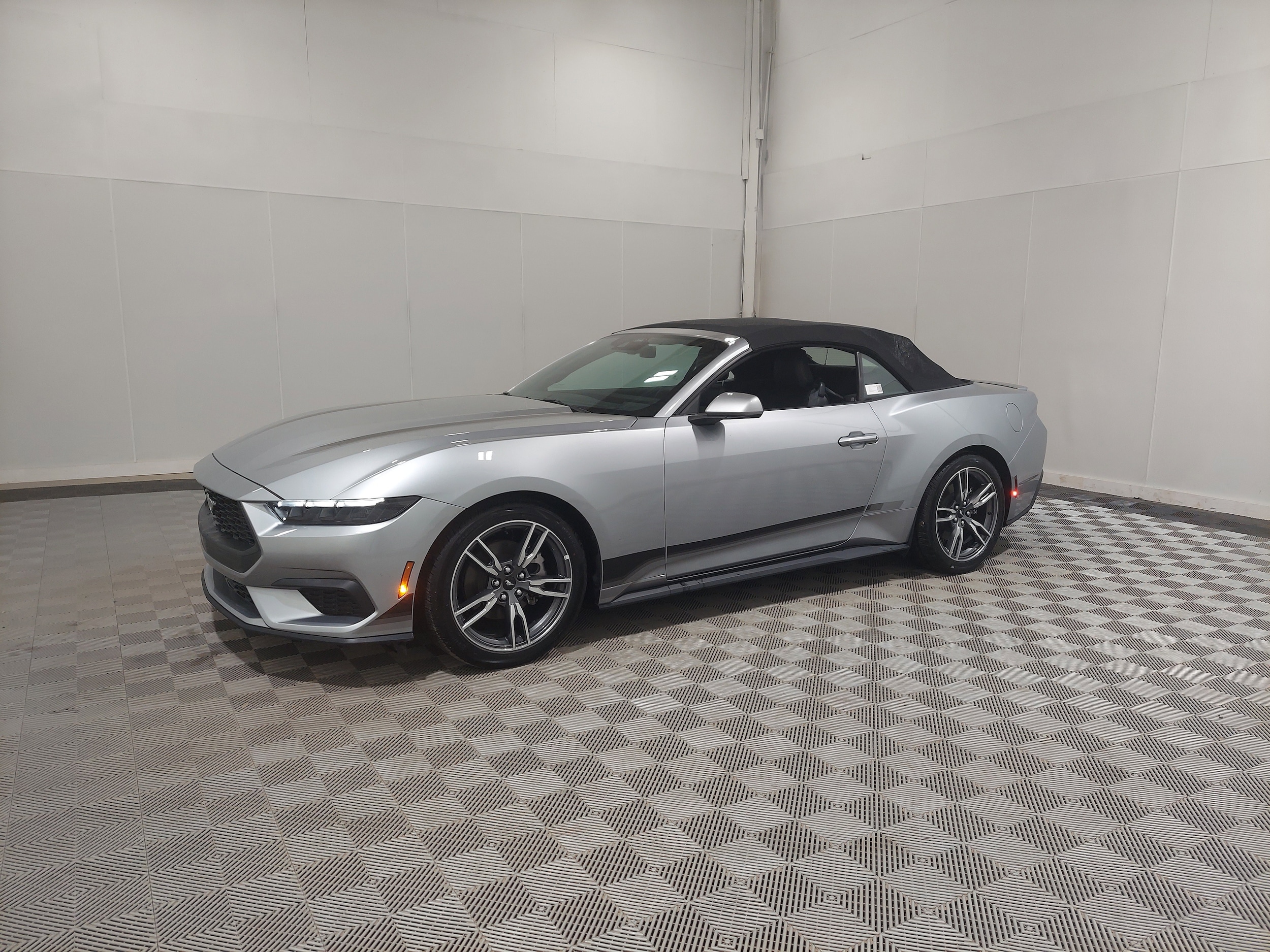 2025 Ford Mustang EcoBoost Premium's photo