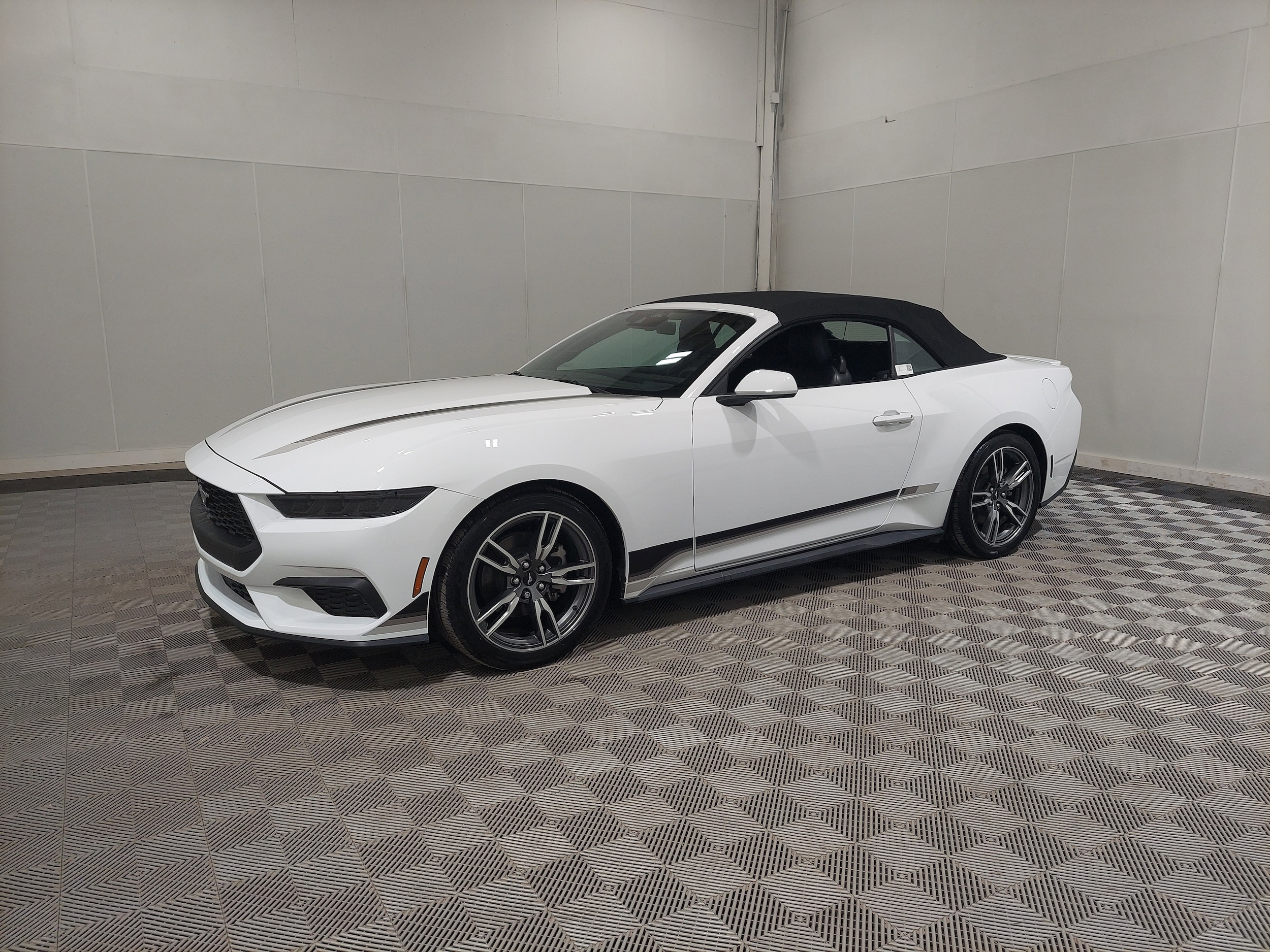 2025 Ford Mustang's photo