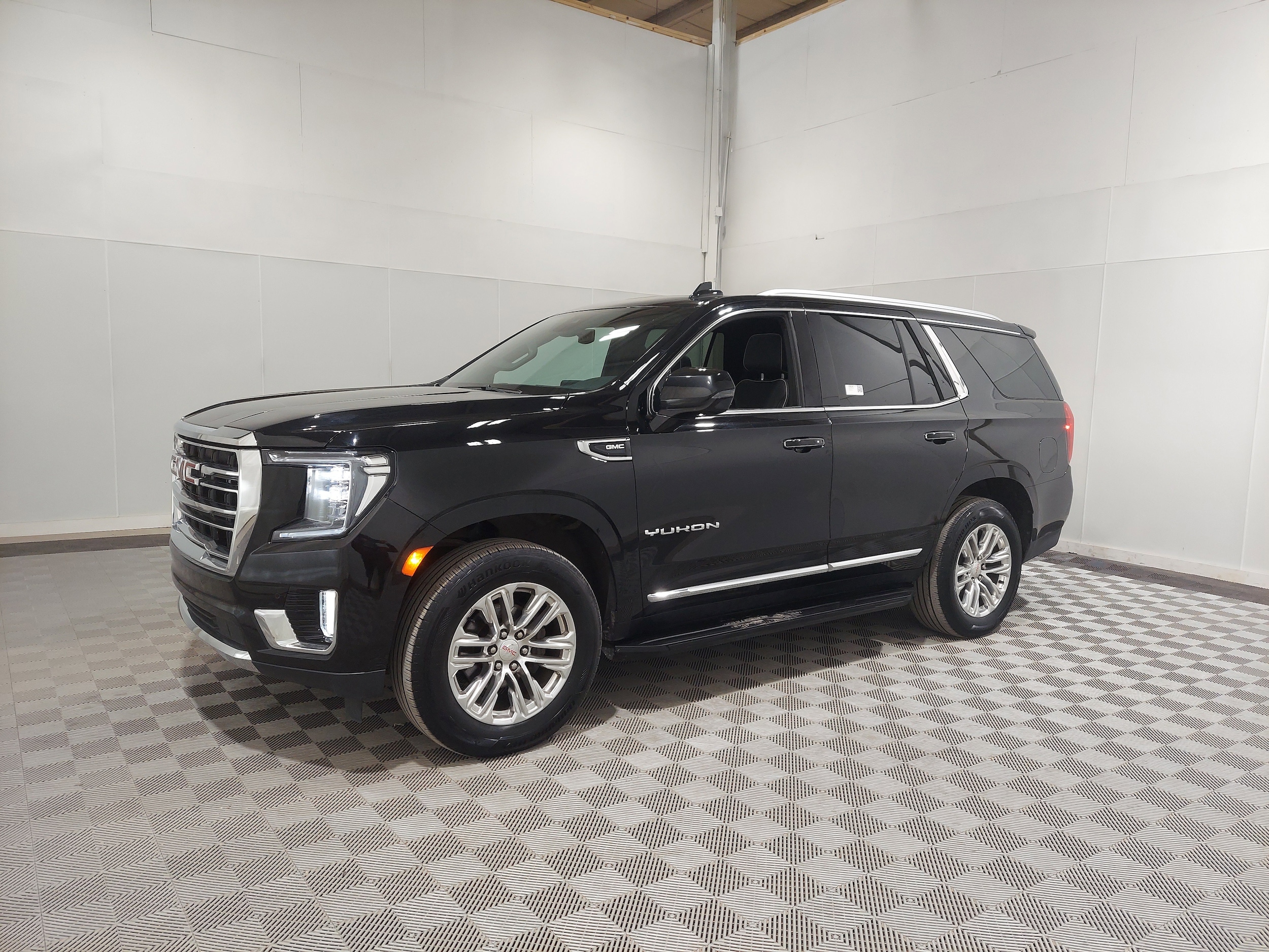 2023 GMC Yukon SLT's photo
