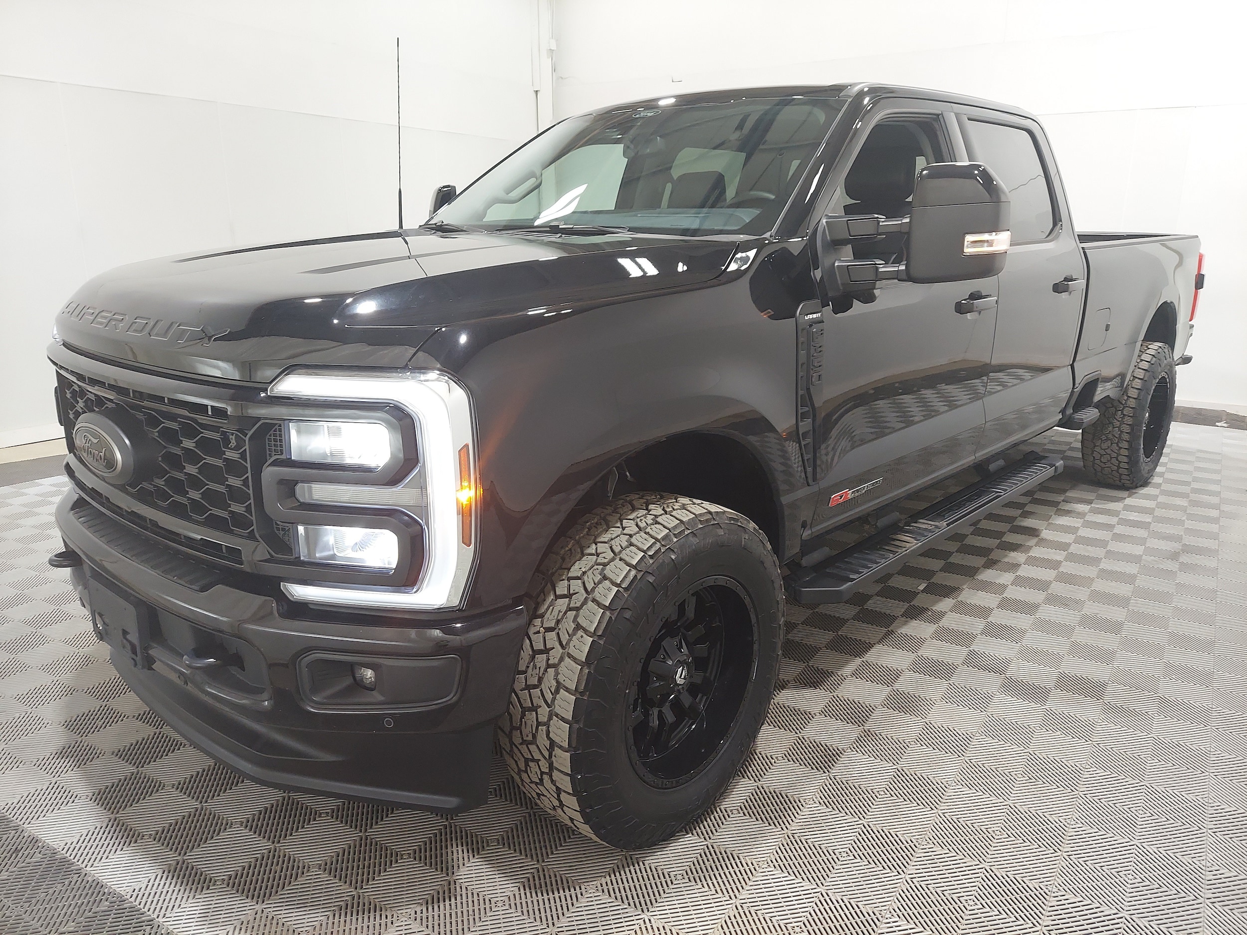 2026 Ford F-350 Lariat 4x4 Crew Cab 176 in SRW's photo