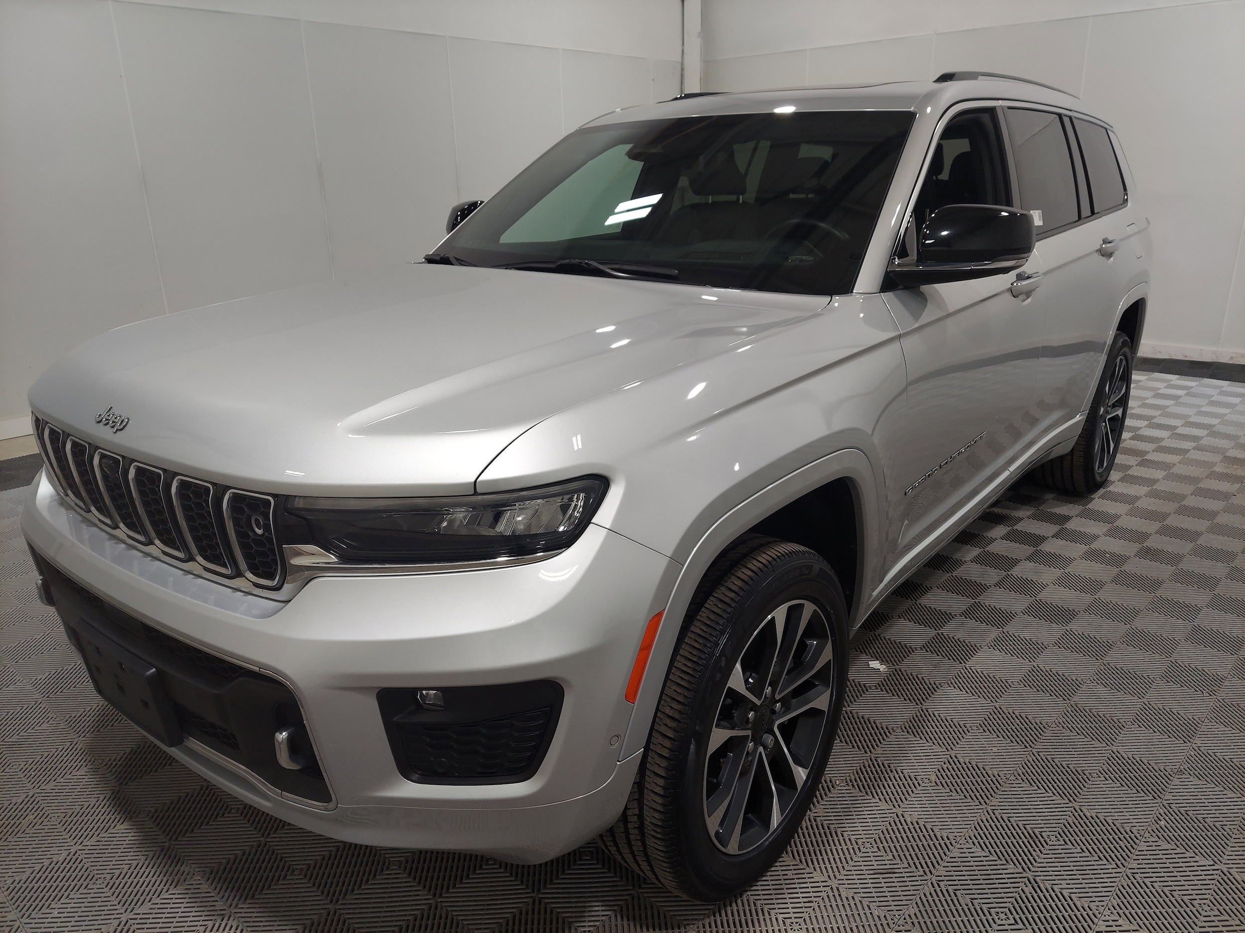 2022 Jeep Grand Cherokee L Overland's photo
