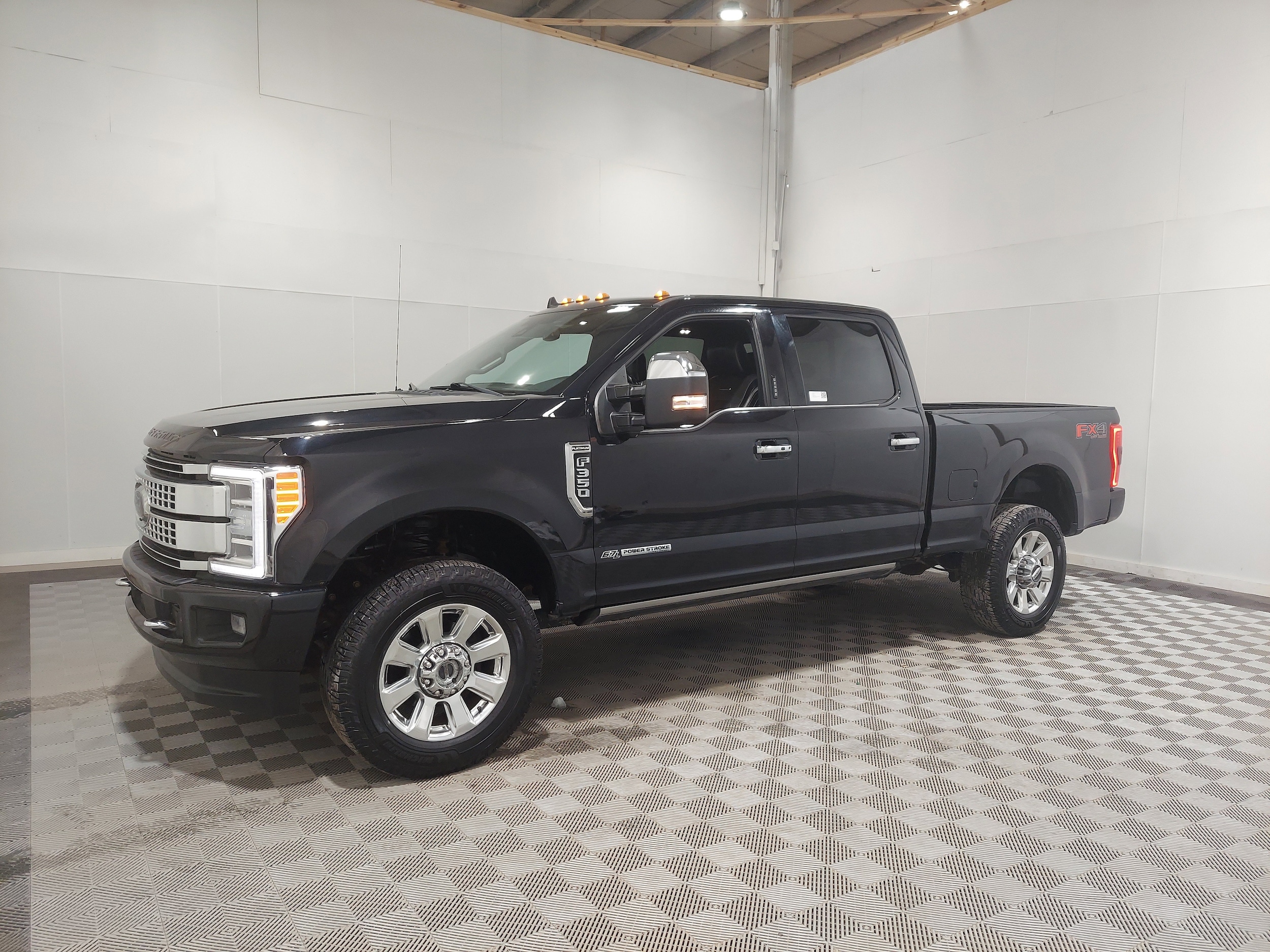 2019 Ford F-350 Super Duty Platinum's photo