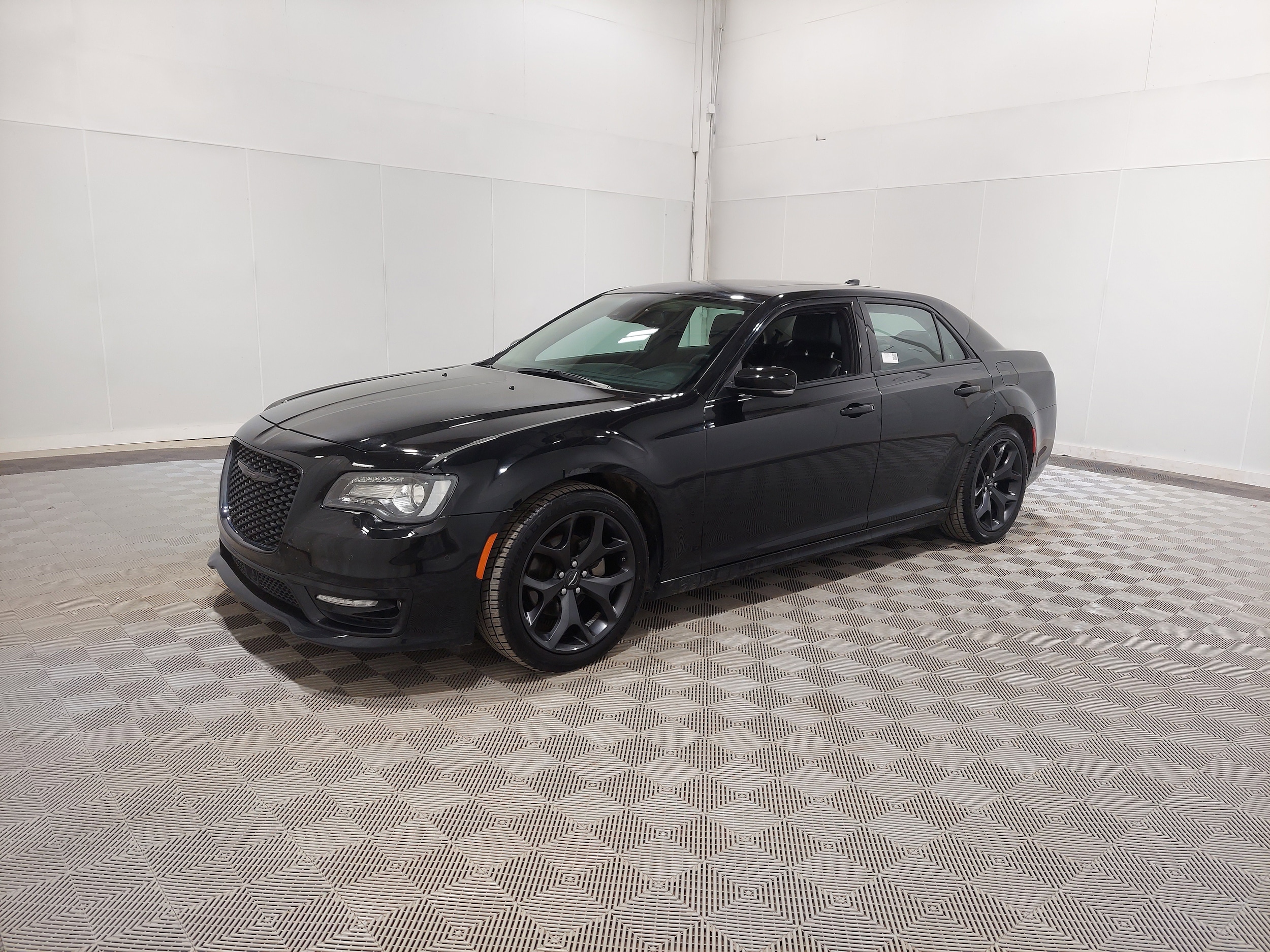 2023 Chrysler 300 Touring L