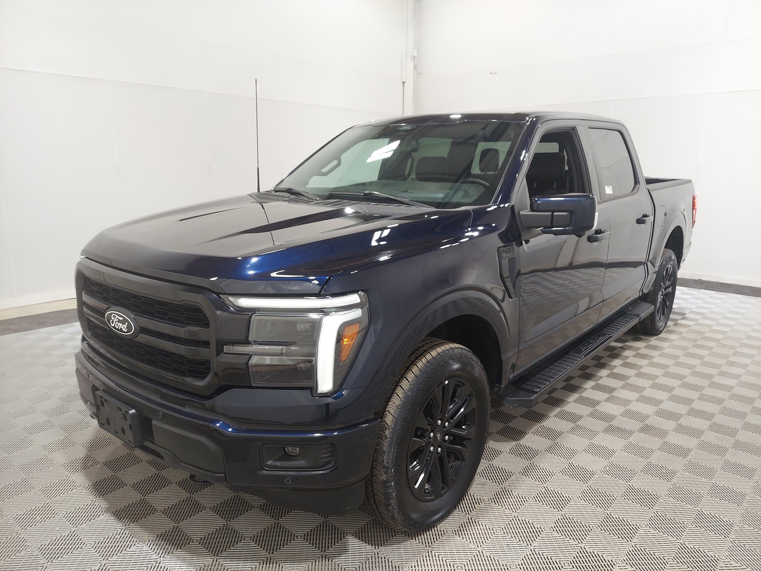 2025 Ford F-150 Lariat 4x4 SuperCrew 145 in's photo