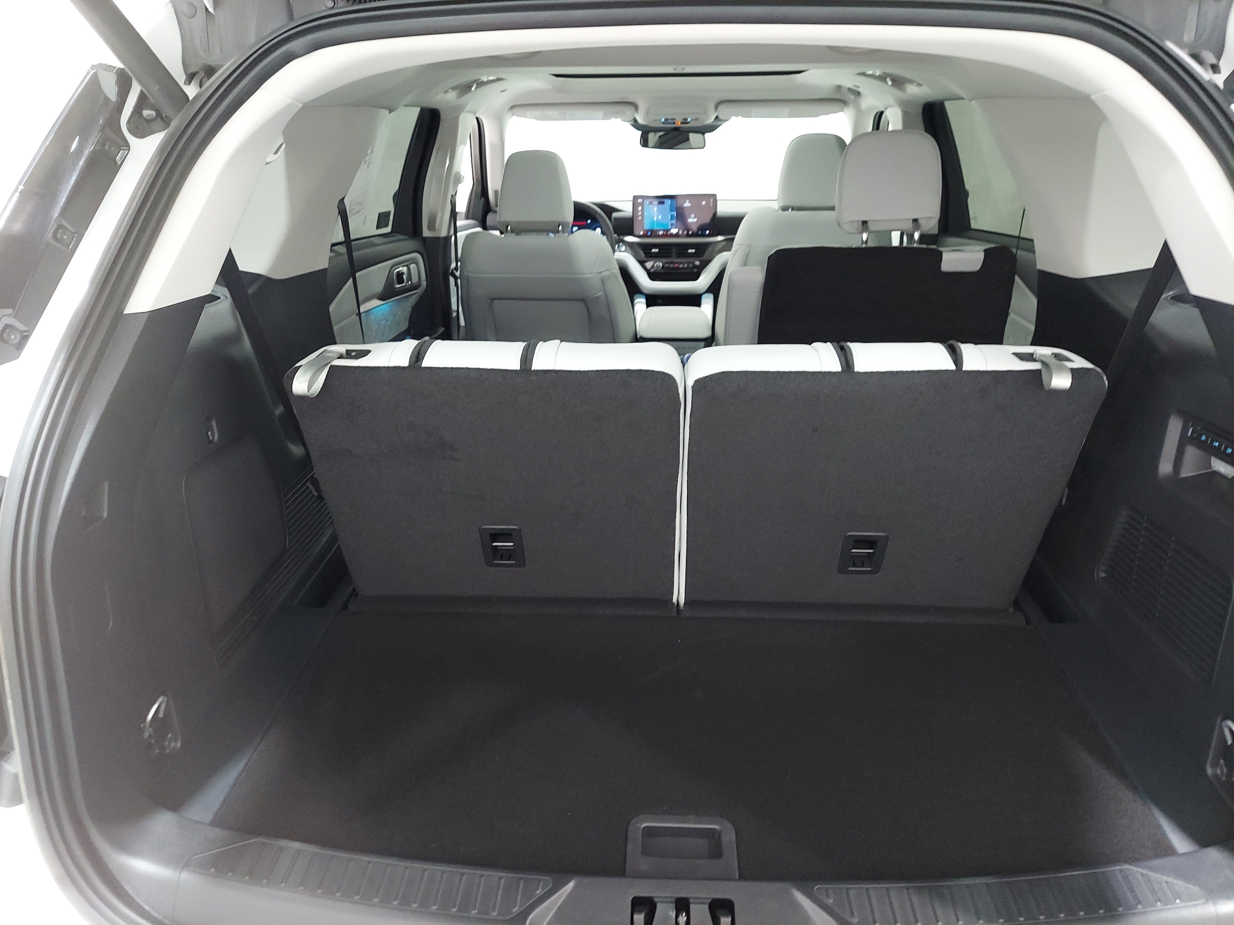 2026 Ford Explorer Platinum - Photo 17