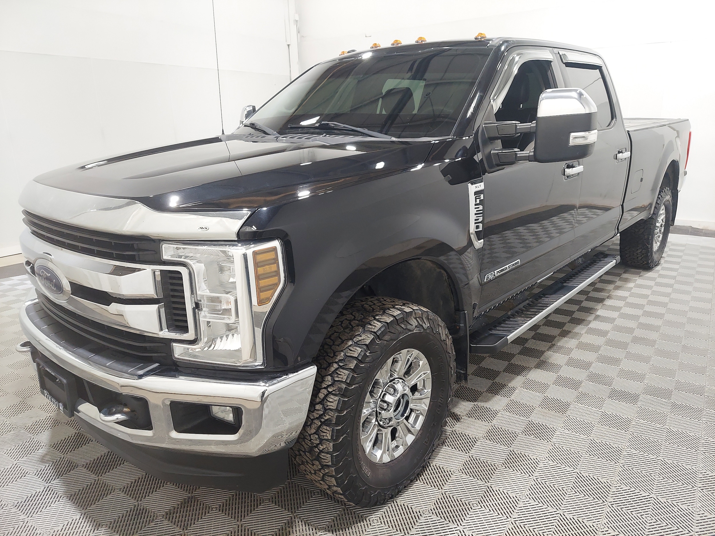 2019 Ford F-250 XLT 4x4 Crew Cab 176 in's photo