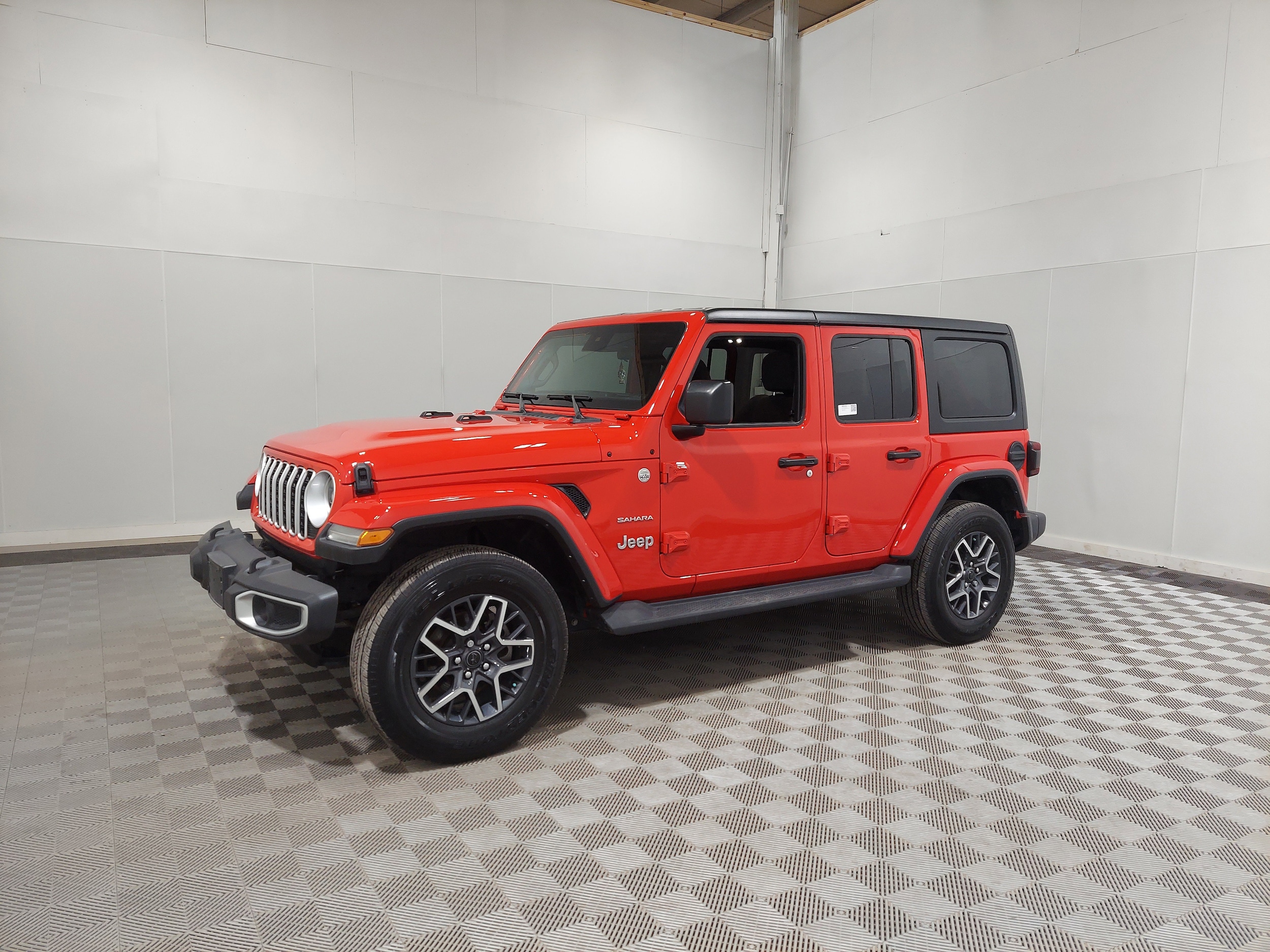 2024 Jeep Wrangler 4-Door Sahara's photo