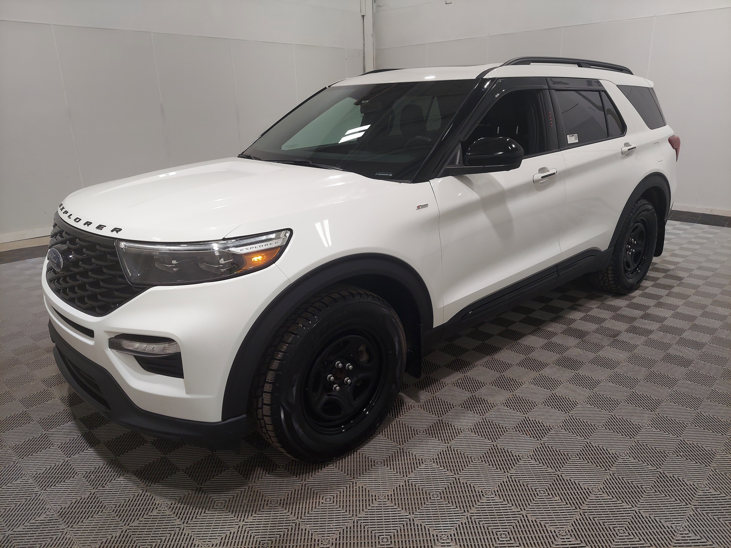 2023 Ford Explorer ST Line 4WD's photo