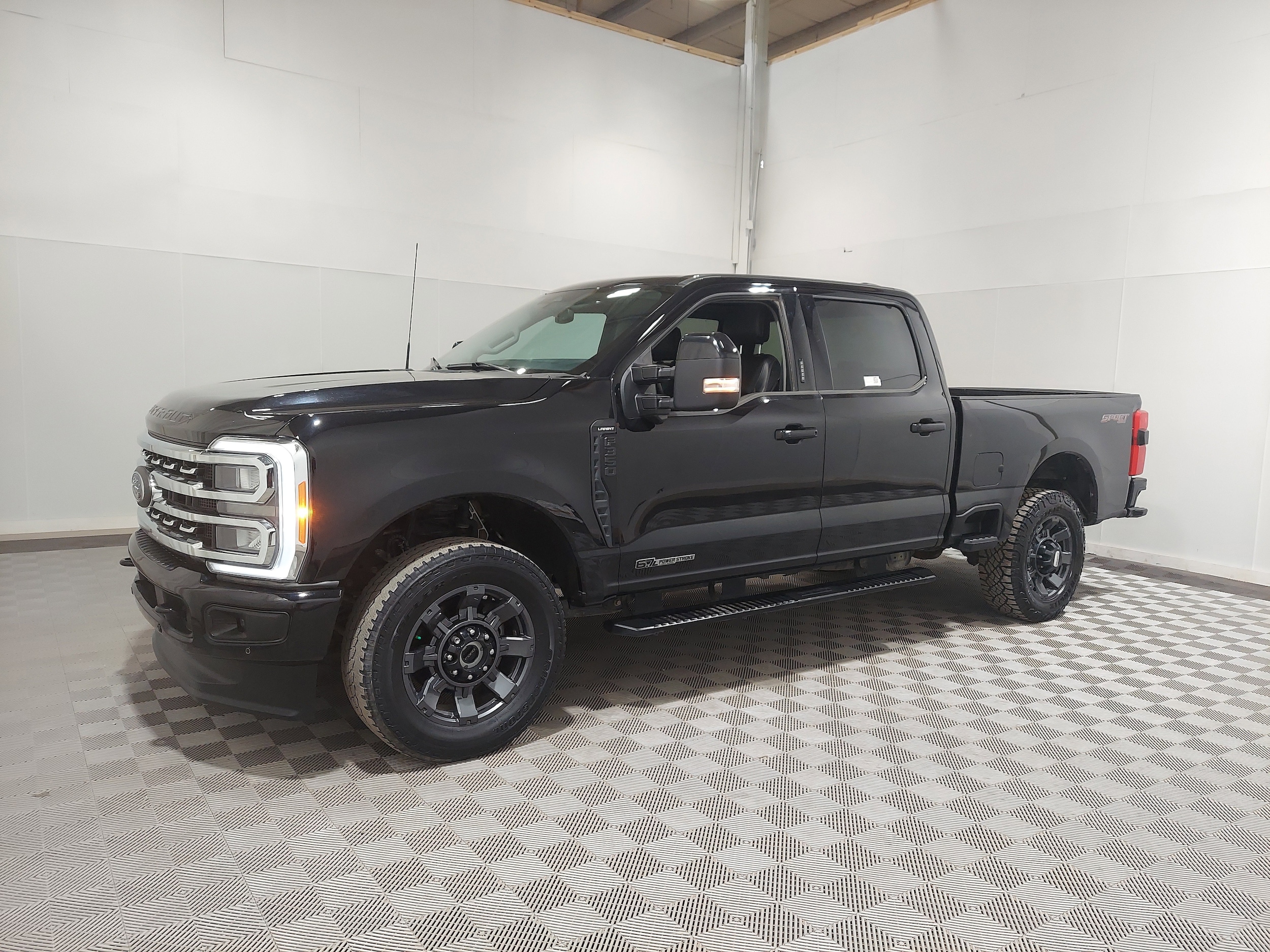 2023 Ford F-350 Super Duty Lariat's photo