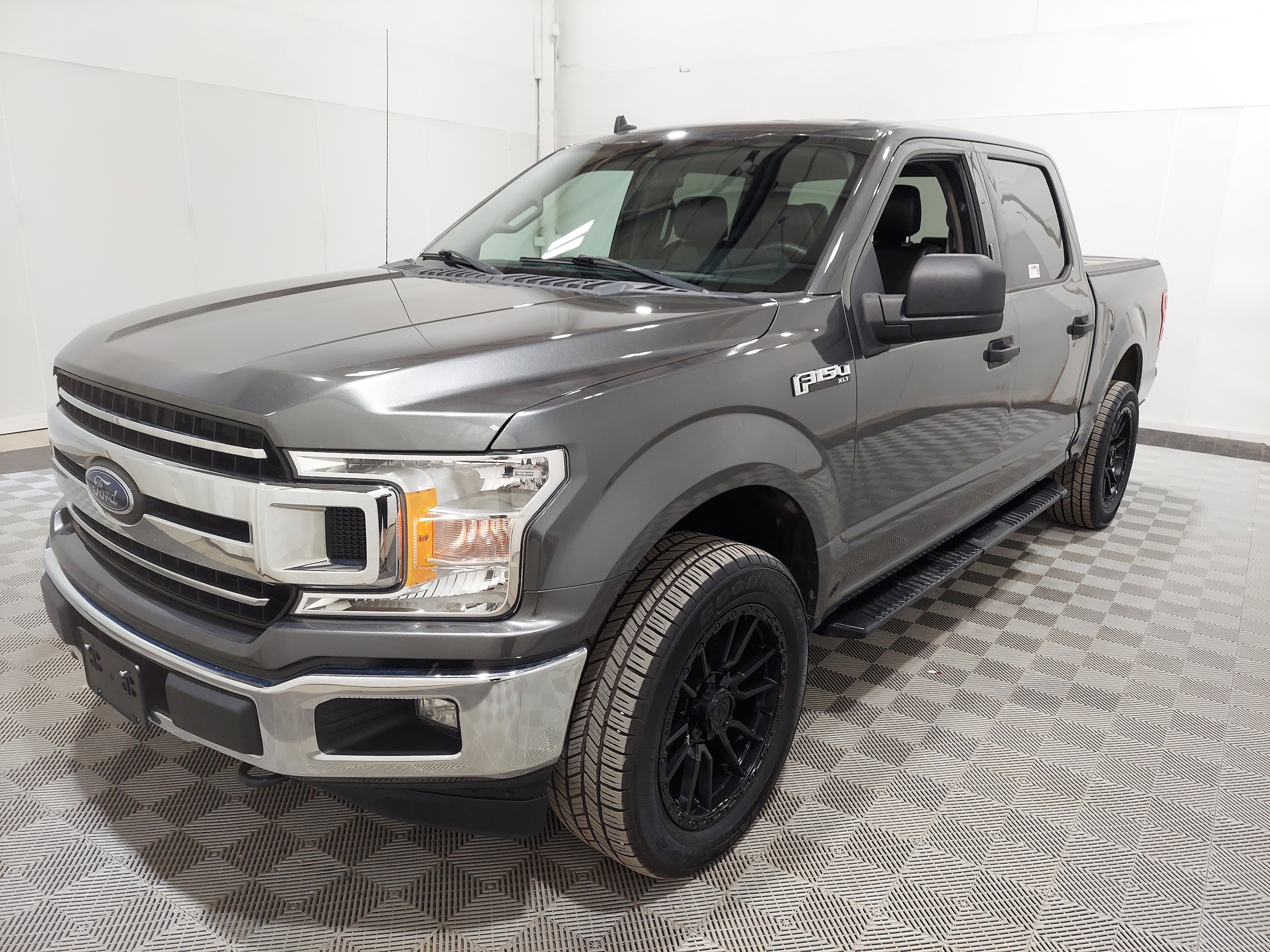 2019 Ford F-150 XLT 4x4 SuperCrew 145 in's photo