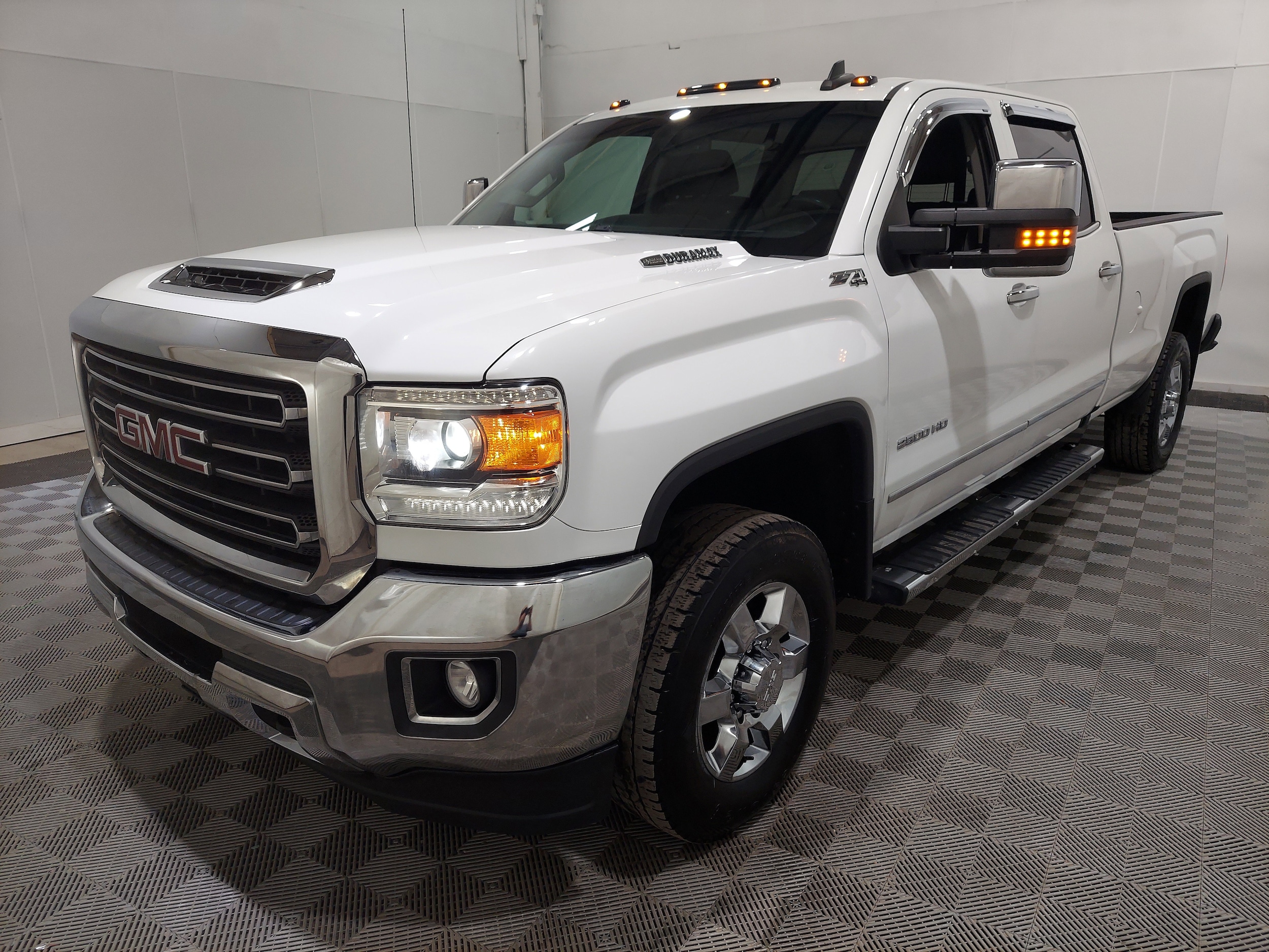 2019 GMC Sierra SLT 4x4 Crew Cab Standard Box's photo