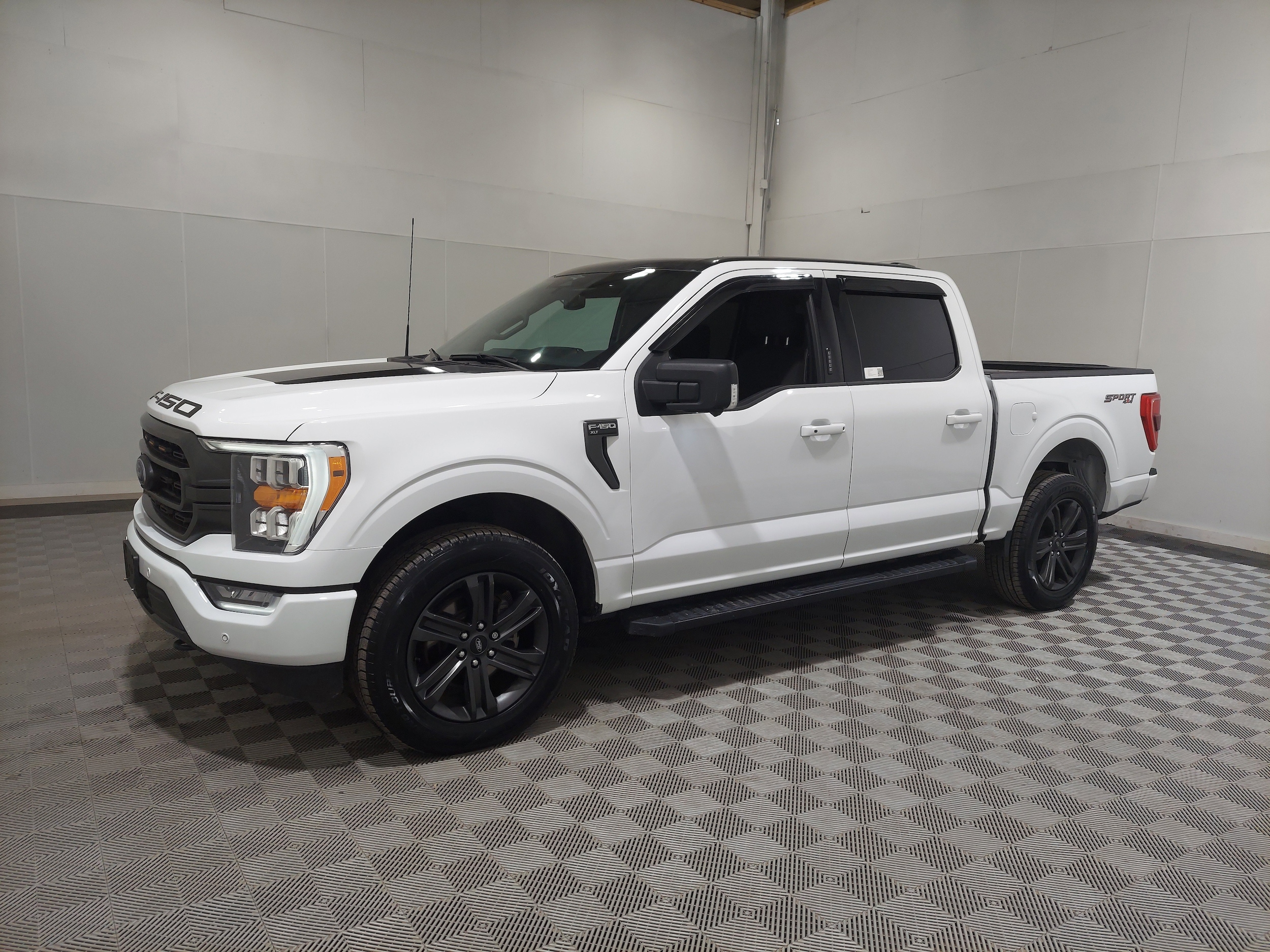 2023 Ford F-150 XLT's photo