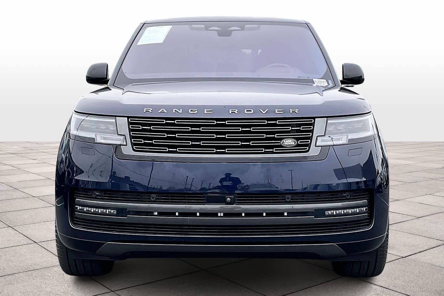 2023 Land Rover Range Rover SE photo 3