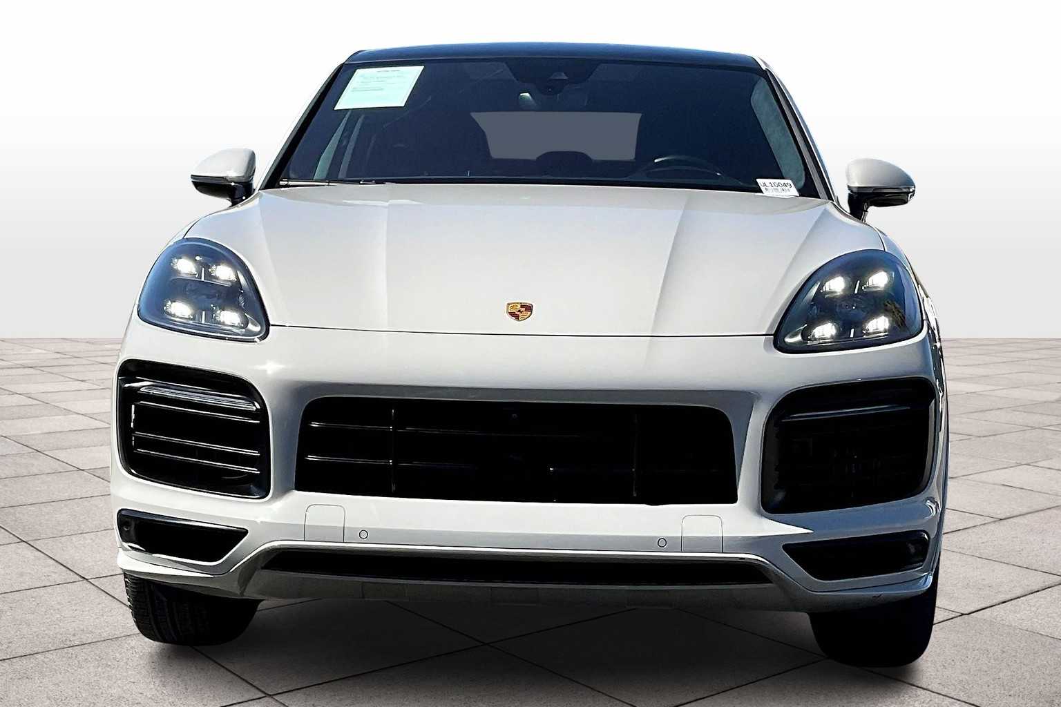 2022 Porsche Cayenne GTS Coupe photo 3
