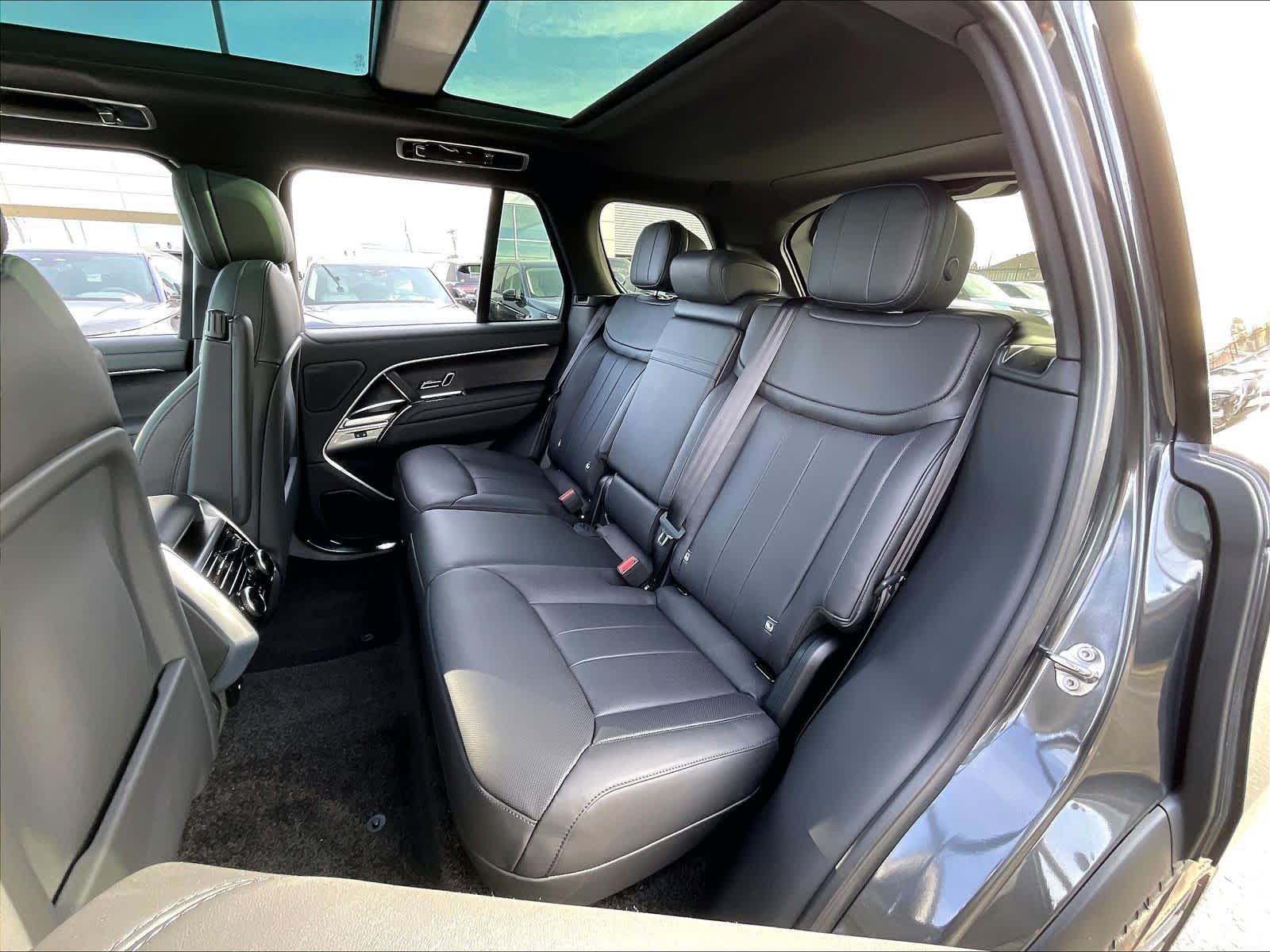 2025 Land Rover Range Rover SE - Photo 12