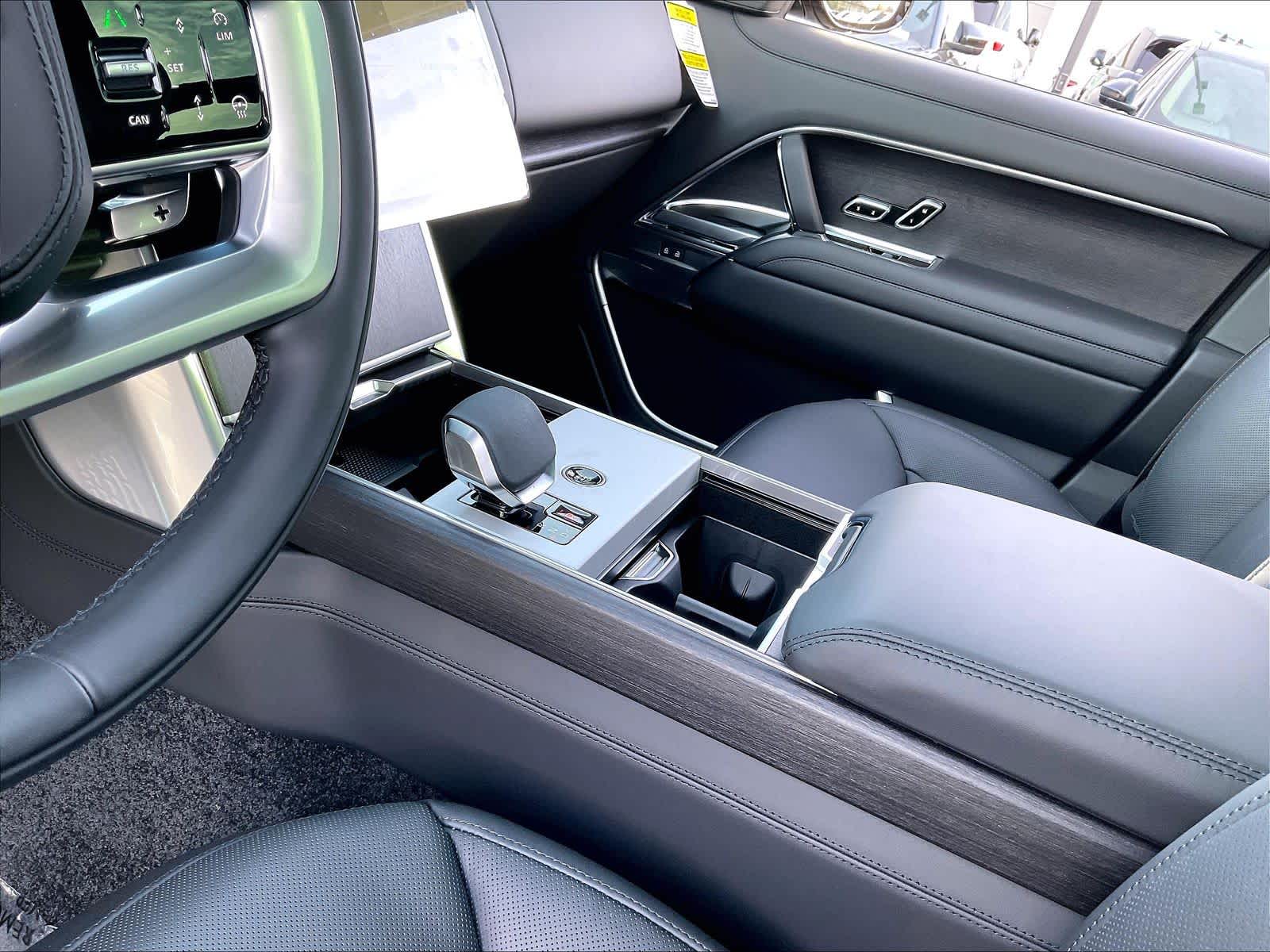 2025 Land Rover Range Rover SE - Photo 10