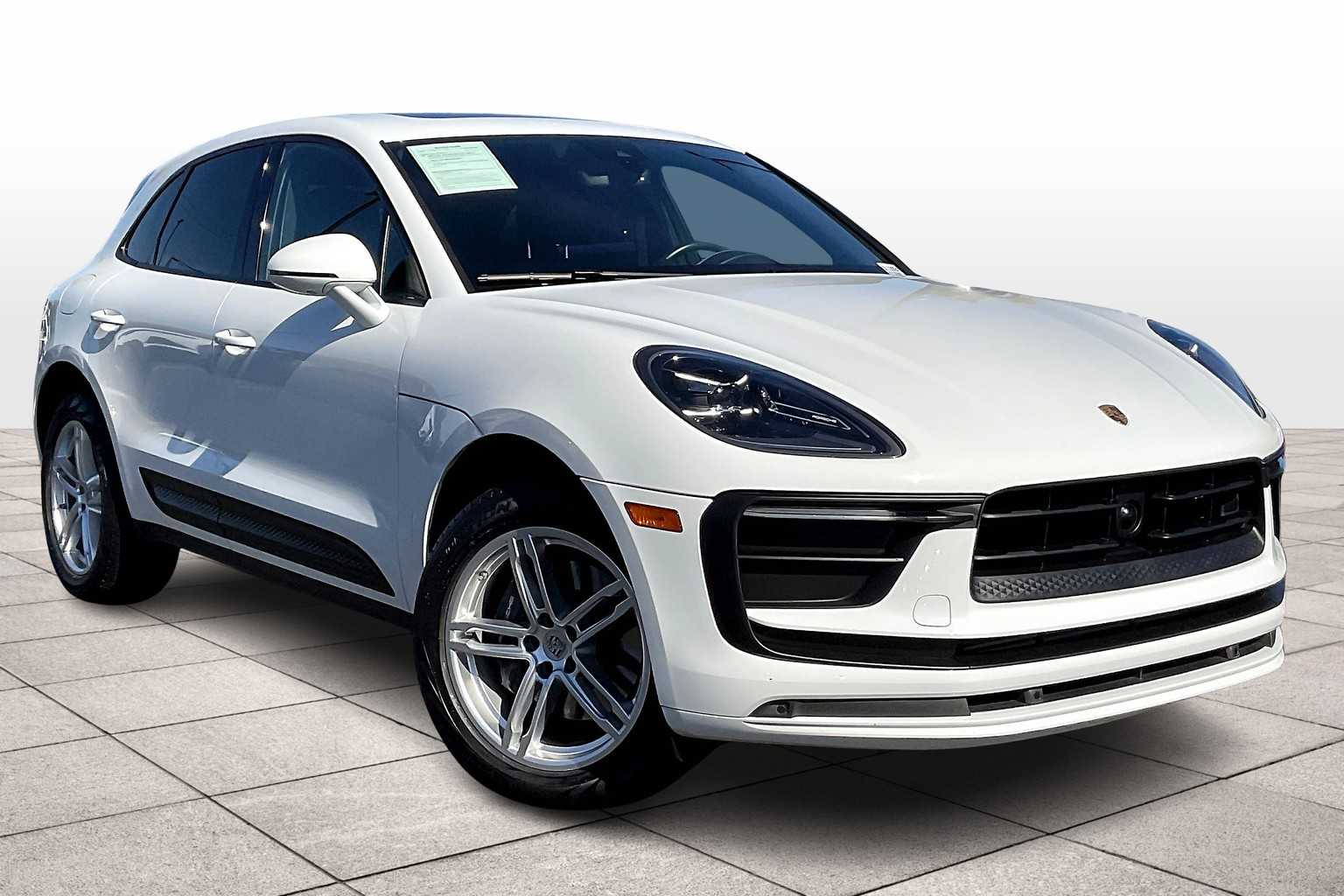 2023 Porsche Macan T photo 2
