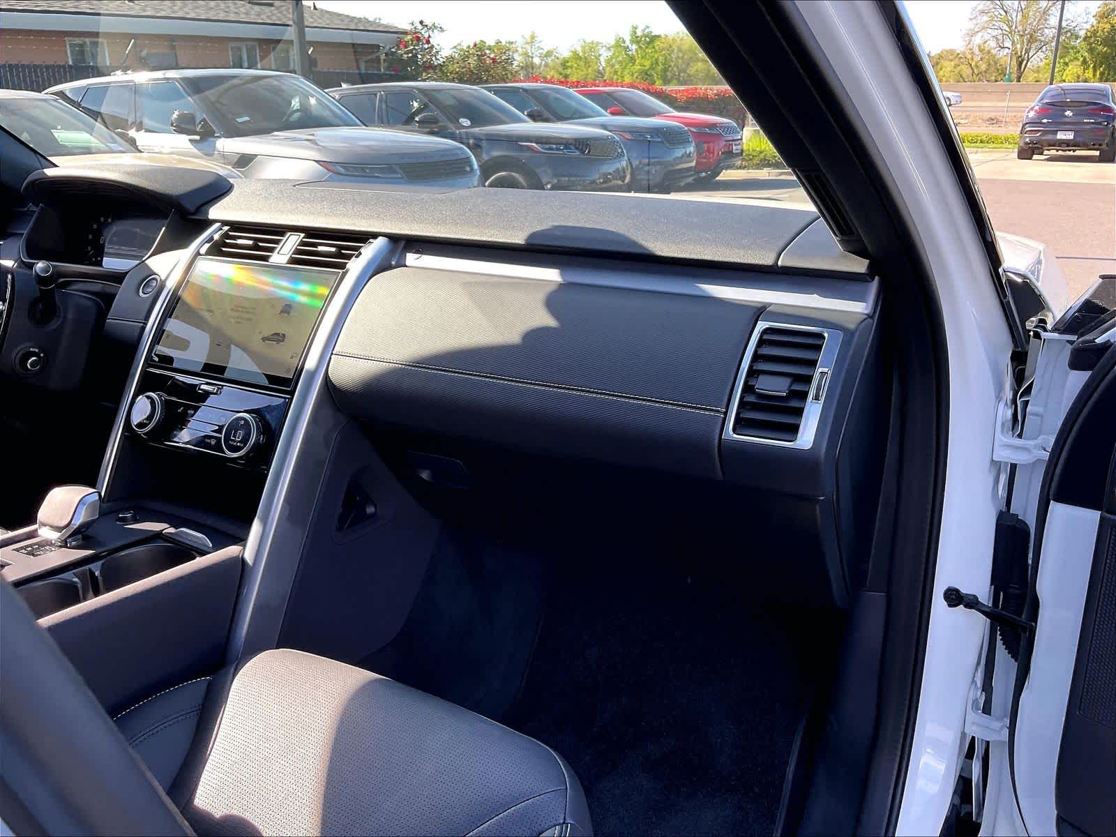 2025 Land Rover Discovery Dynamic SE - Photo 17