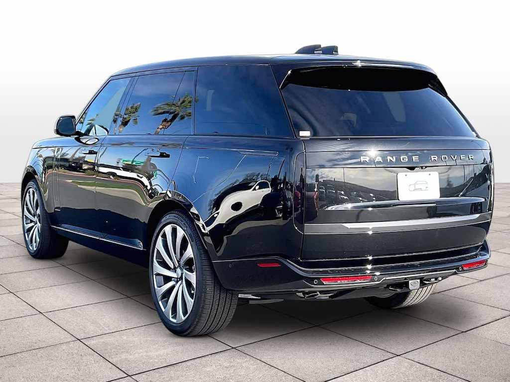 New 2025 Land Rover Range Rover SE 7-Seats SUV