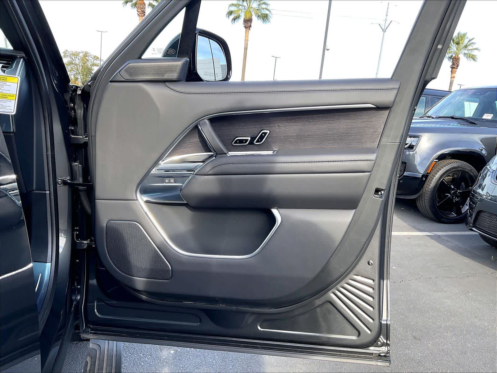 2025 Land Rover Range Rover SE - Photo 30