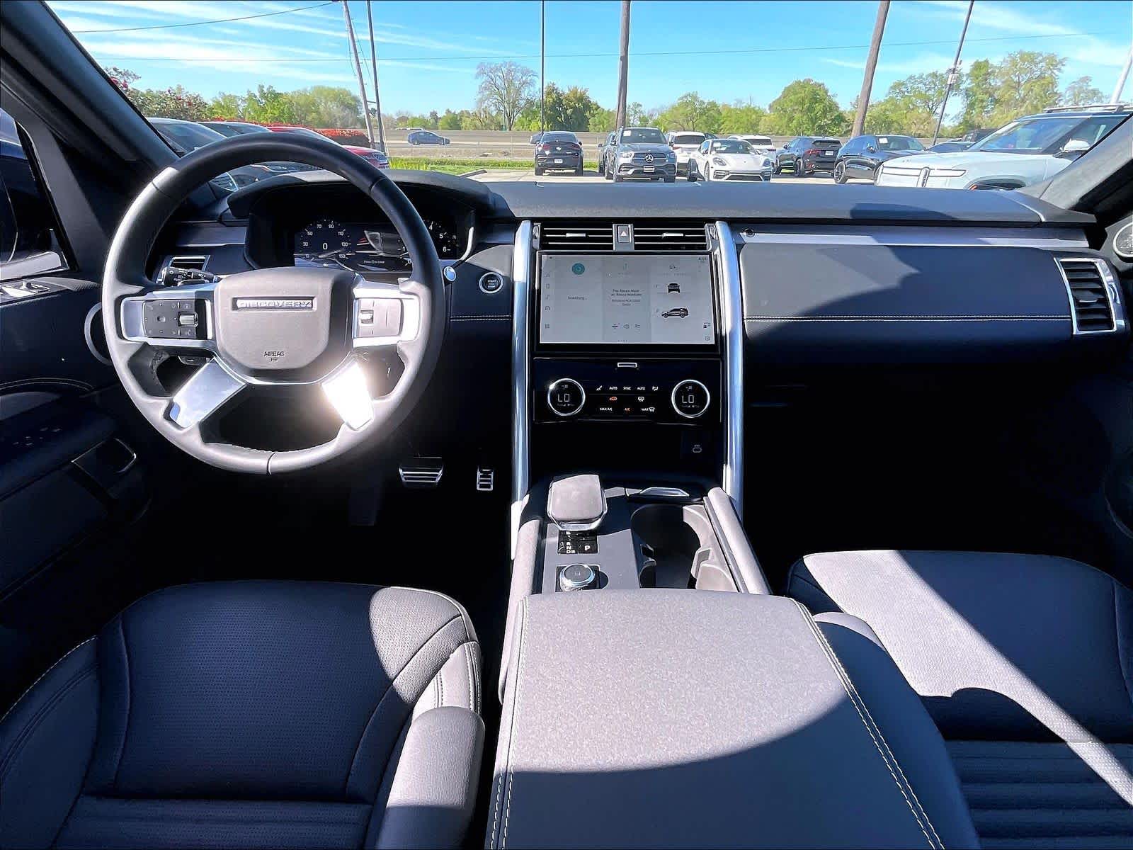 2025 Land Rover Discovery Dynamic SE - Photo 16