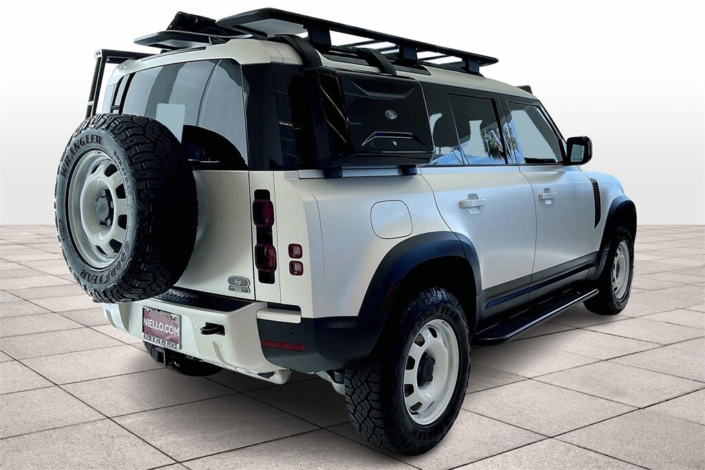 2024 Land Rover Defender 110 S photo 3