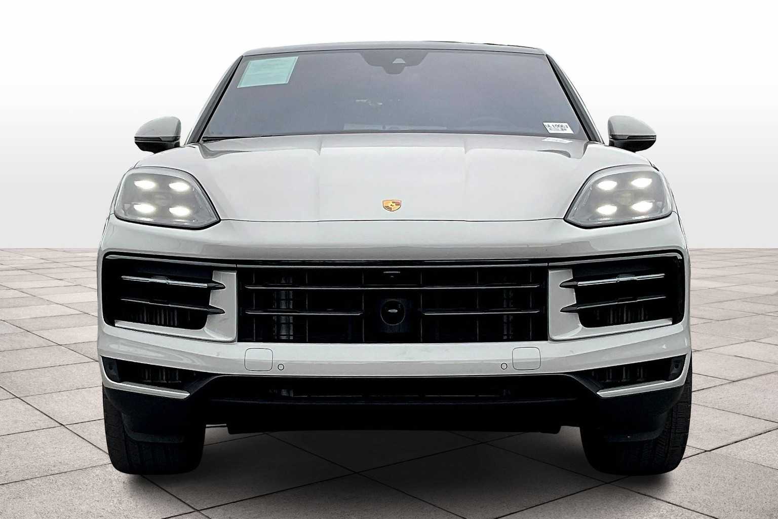 2024 Porsche Cayenne Coupe photo 2
