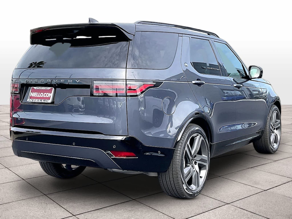 New 2026 Land Rover Discovery Dynamic SE SUV