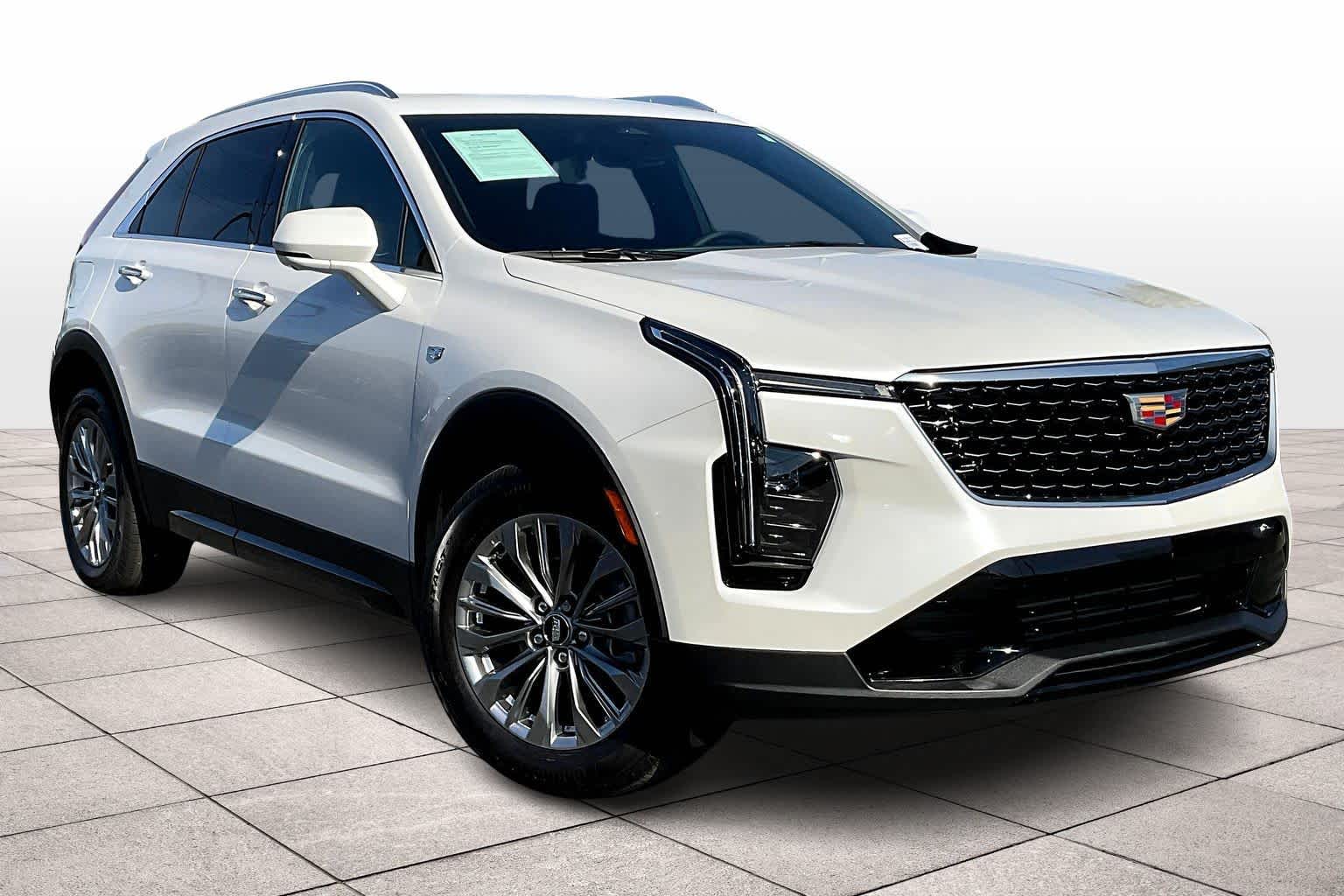2025 Cadillac XT4 Premium Luxury photo 2