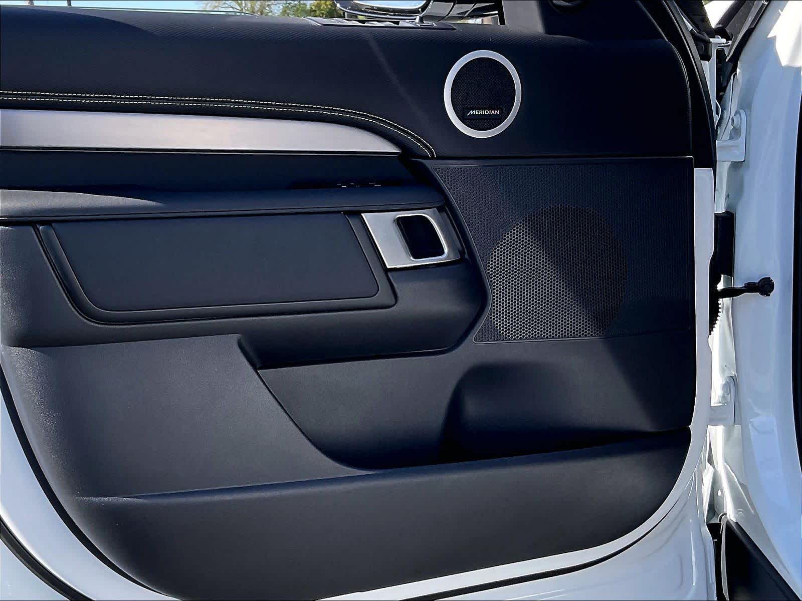 2025 Land Rover Discovery Dynamic SE - Photo 24